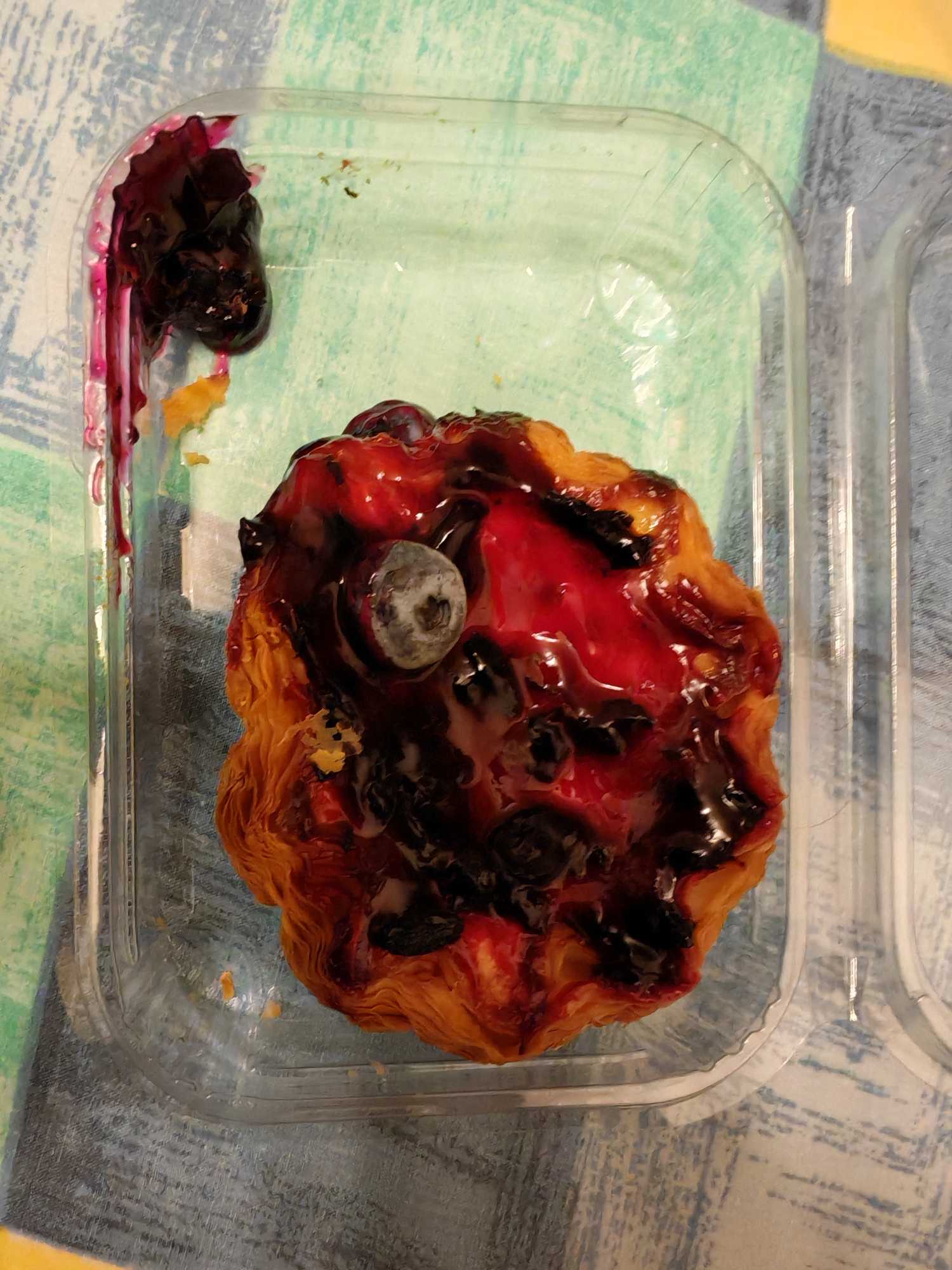 一杯嫩芽飘雪茉莉花茶+刚出炉吉姆大师傅蓝莓蛋挞，就是什么某喜某霸某巴克只能在北风中凌乱😌#美丽精神状态 