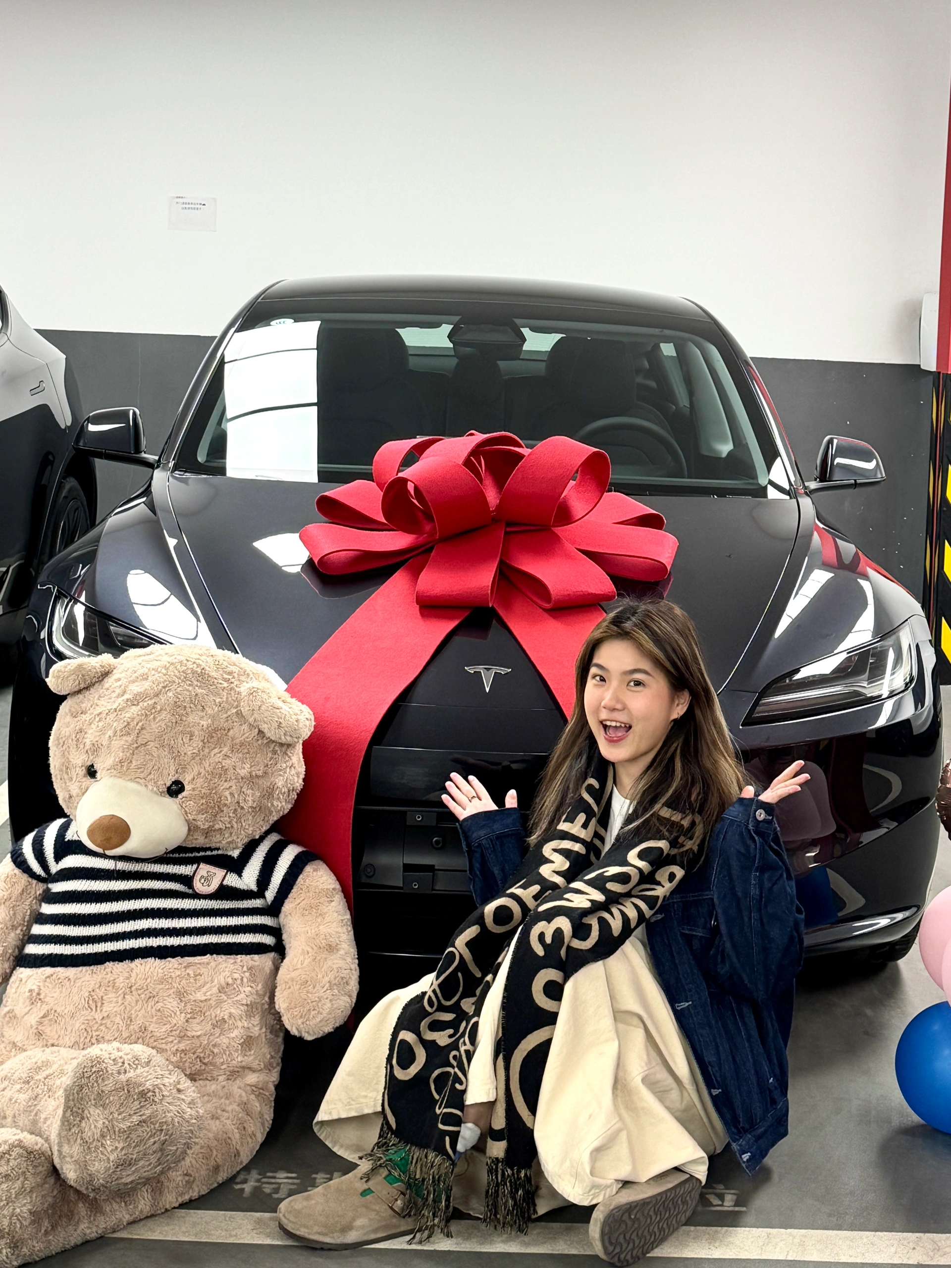 生日提車記🎂📝｜小朋友带着大玩具回家啦🥳 自己做的第一个决定✅
一小时试驾订车 十天提车
处理旧车 首付 保险 等等
一周罗列清楚一件件完成
幸运的自编号➕上牌✅
原来长大心境会格外平静🌻
买的时候家里人都不知道
到家看到来了句“长大了喔”
-
新年礼物➕生日礼物🎁💯
那就開心快樂 順風順水啦🌟
#提车日记 #喜提新车 #大玩具 #特斯拉 #带着我的大玩具去旅行 #特斯拉焕新3 #所有的等待都是值得的 #过年要有仪式感 #model3 @sevenzeng
