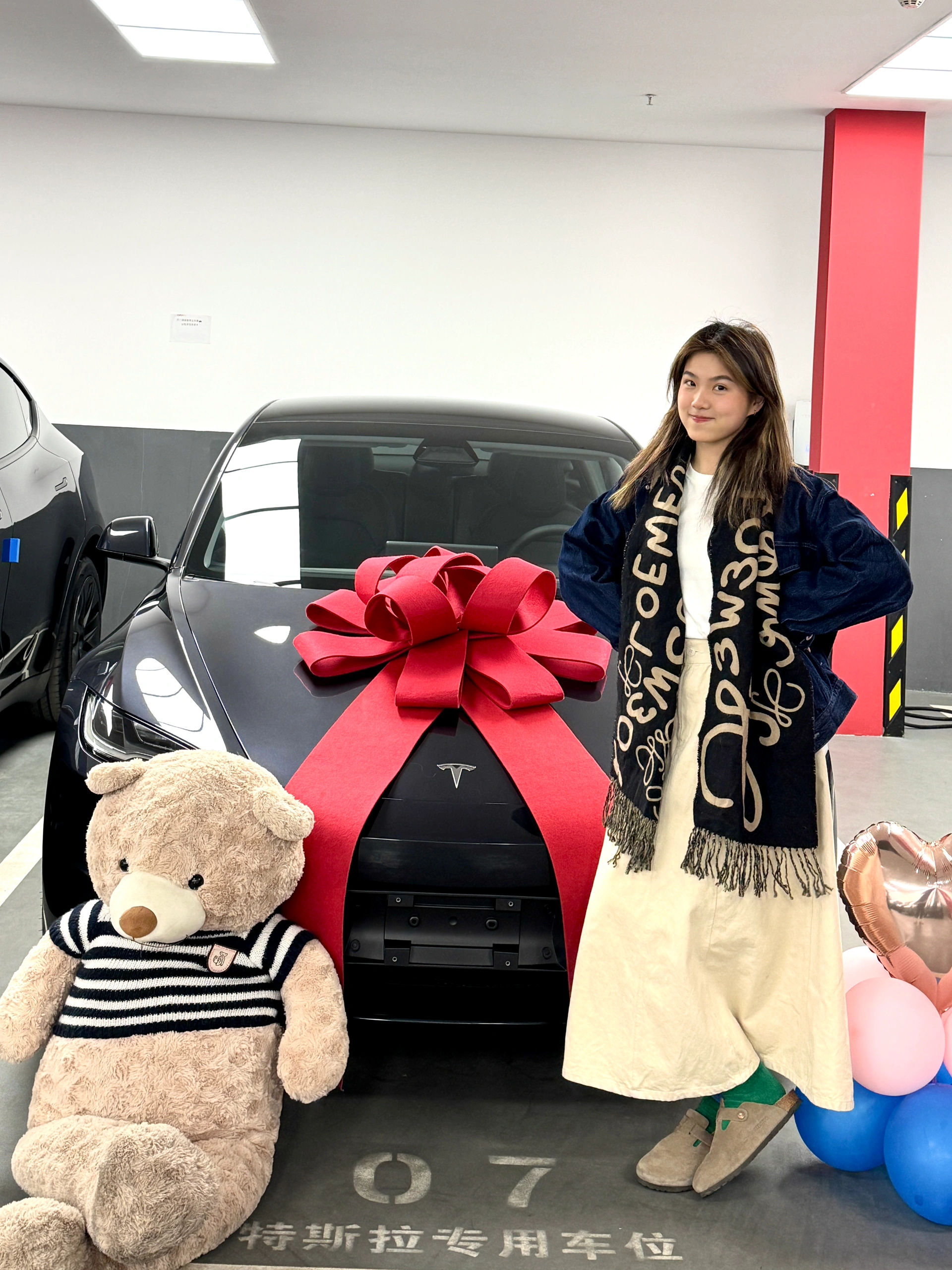 生日提車記🎂📝｜小朋友带着大玩具回家啦🥳 自己做的第一个决定✅
一小时试驾订车 十天提车
处理旧车 首付 保险 等等
一周罗列清楚一件件完成
幸运的自编号➕上牌✅
原来长大心境会格外平静🌻
买的时候家里人都不知道
到家看到来了句“长大了喔”
-
新年礼物➕生日礼物🎁💯
那就開心快樂 順風順水啦🌟
#提车日记 #喜提新车 #大玩具 #特斯拉 #带着我的大玩具去旅行 #特斯拉焕新3 #所有的等待都是值得的 #过年要有仪式感 #model3 @sevenzeng
