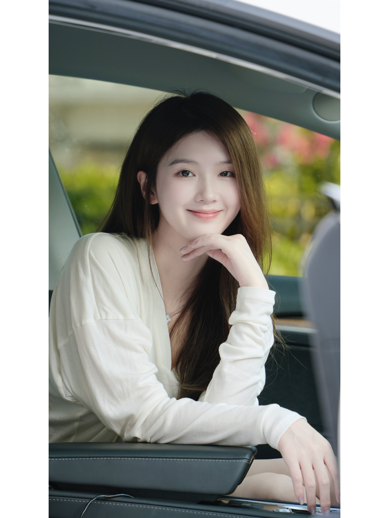 不要慌太阳下山还有月光 #特斯拉  #特别心动的车  #和车拍照  #每日穿搭 @电车猫斗斗