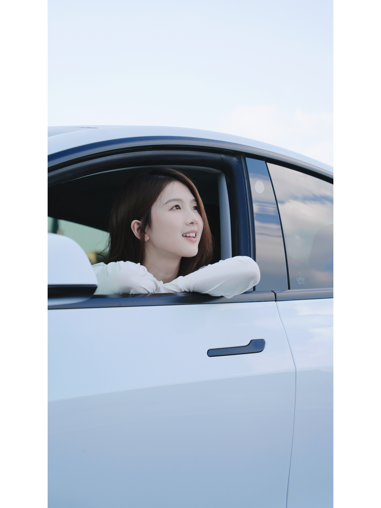 不要慌太阳下山还有月光 #特斯拉  #特别心动的车  #和车拍照  #每日穿搭 @电车猫斗斗