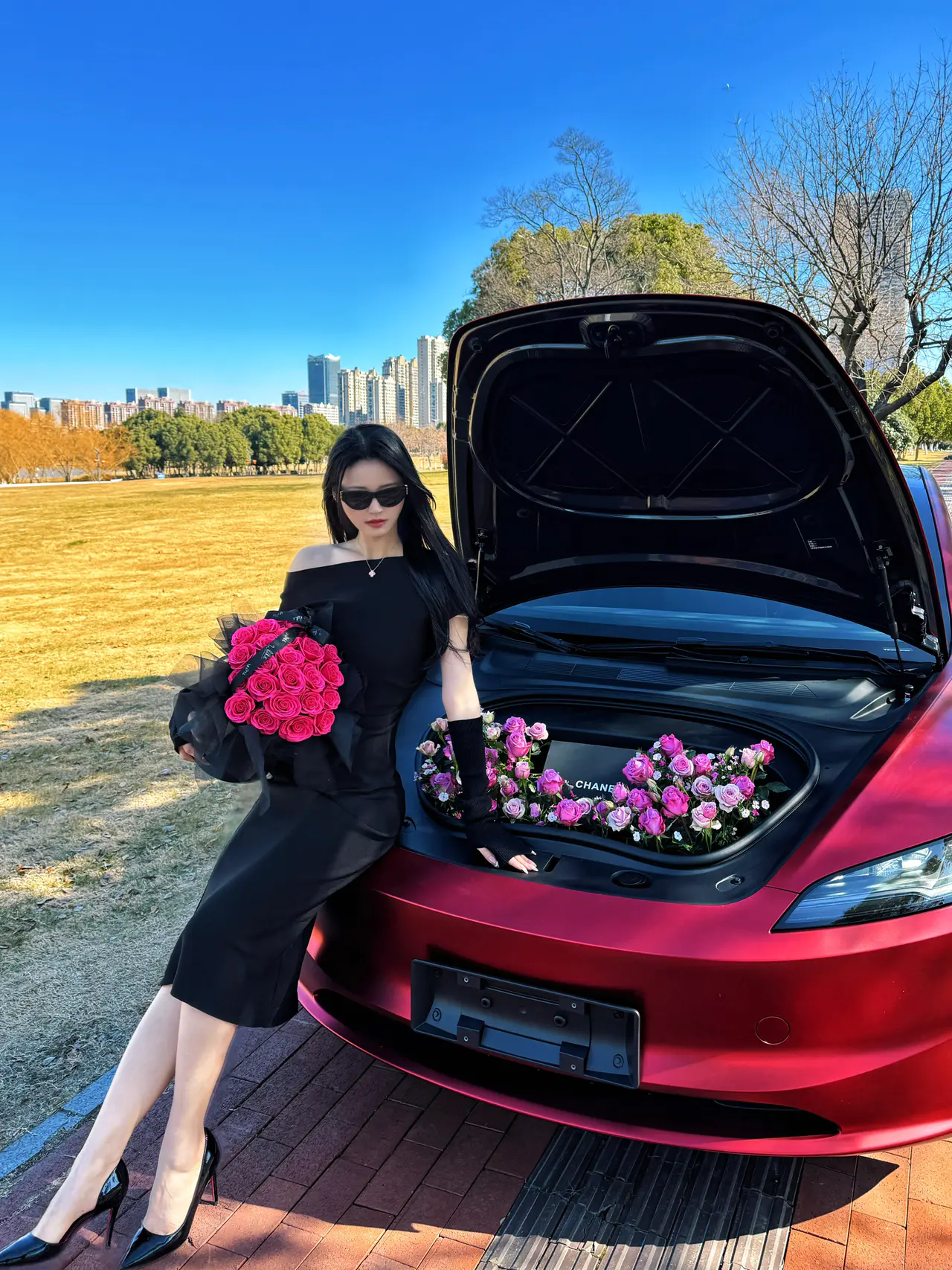 特斯拉丨女车主第一次改色经验全总结 图二图三——❤️新车纪念照
图四图五——🚗购车全流程
图六——🚘改色全流程
图七——💰所有消费清单和金额
图八图九——🟥自然光线下live图
图十——🌹强烈推荐的车前箱仪式感布置
Ps:用了几天的智驾(赠送的一个月),使用感很好,在纠结要不要多花这3w+
#适合女孩子的车 #model3 #汽车改色贴膜 @有效字符小女孩