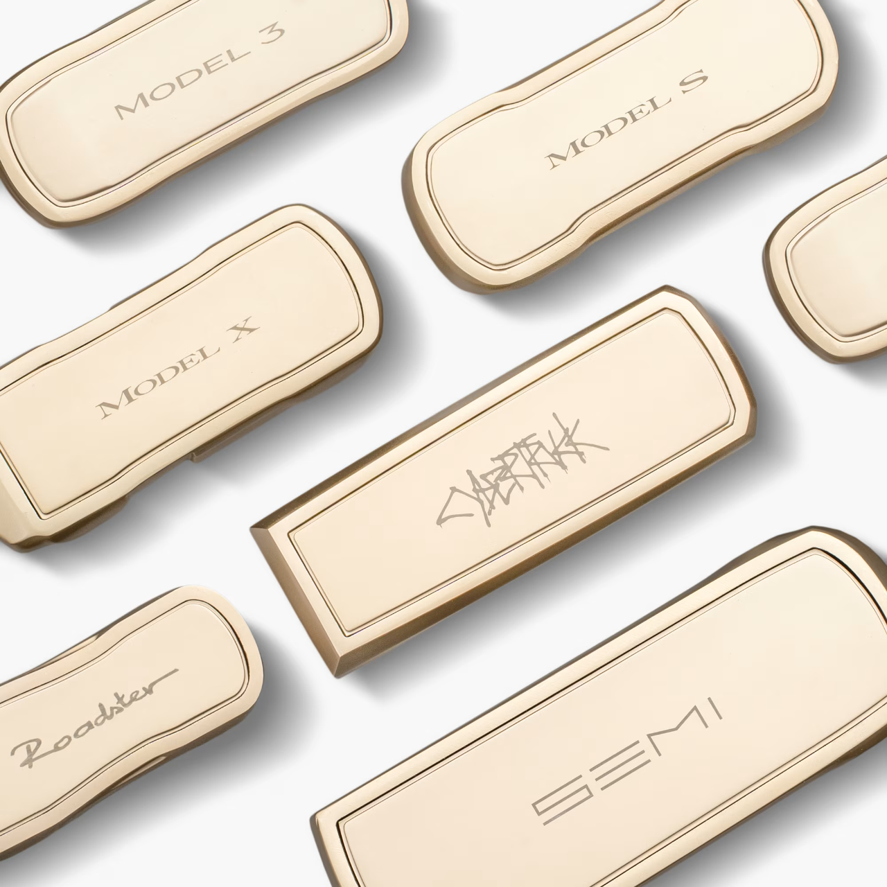 小小车队正在加速向你驶来🚘 特斯拉20周年珍藏
小小车队正在加速向你驶来
	
📐Cybertruck发条赛车
金属质感，重温童年竞速乐趣
放好，上发条，看着TA出发[偷笑R]
	
🏆TESLA Speedform纪念套组
一切始于Roadster，致敬经典
纪念我们曾发布的每一款车辆💪
	
🗓️3月4日上午十点🕙限量开售
锁定﻿#特斯拉在线商店﻿
[礼物R]GET收藏与娱乐的双重享受🎮 @特斯拉