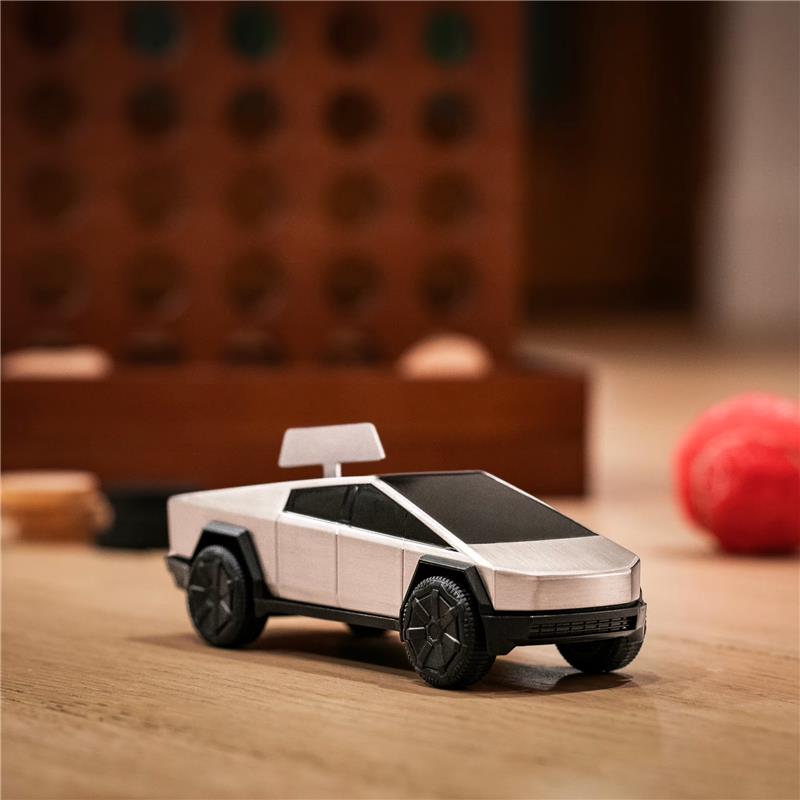 小小车队正在加速向你驶来🚘 特斯拉20周年珍藏
小小车队正在加速向你驶来
	
📐Cybertruck发条赛车
金属质感，重温童年竞速乐趣
放好，上发条，看着TA出发[偷笑R]
	
🏆TESLA Speedform纪念套组
一切始于Roadster，致敬经典
纪念我们曾发布的每一款车辆💪
	
🗓️3月4日上午十点🕙限量开售
锁定﻿#特斯拉在线商店﻿
[礼物R]GET收藏与娱乐的双重享受🎮 @特斯拉