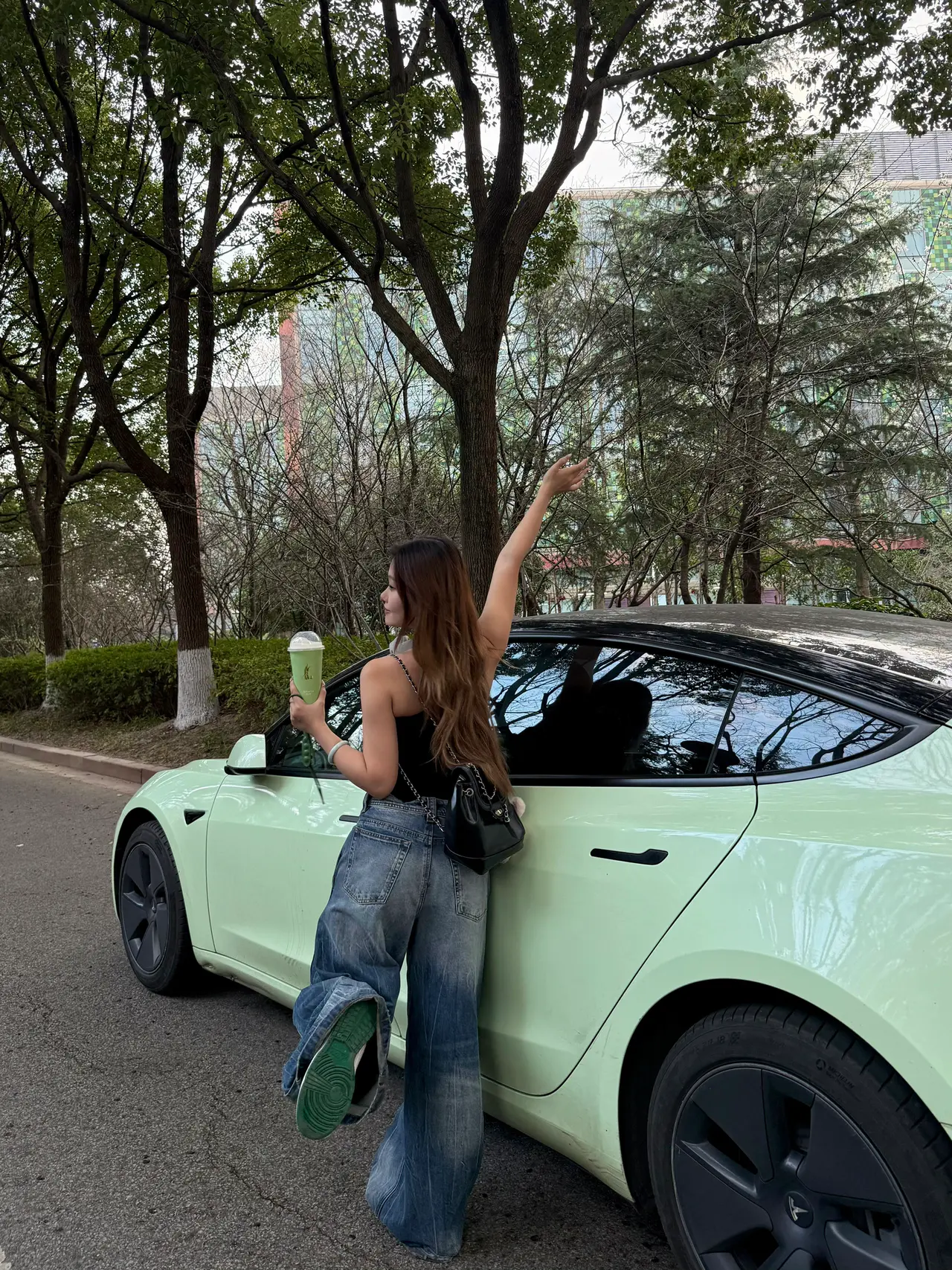 Tesla车主开毛豆喝毛豆🫛 太春天啦🍃 本毛豆车主居然体验到了“毛豆配毛豆”
豆乳奶盖咸香回味!
搭配碧螺春茶底 喝起来完全不腻~
燕麦爆爆珠咬开瞬间爆浆💦
还有嚼的到的毛豆颗粒🫛
这一杯真的给我太多惊喜!!
我和我妈都秒干光😆😆
一杯快乐水🧋尊嘟能解决生活的80%的烦恼
#特斯拉毛豆3#生活仪式感#奶茶打卡#百分茶毛豆碧螺春藏盐干酪 #百分茶毛豆新品 #特斯拉改色 #特斯拉女车主 @五元里美🐰