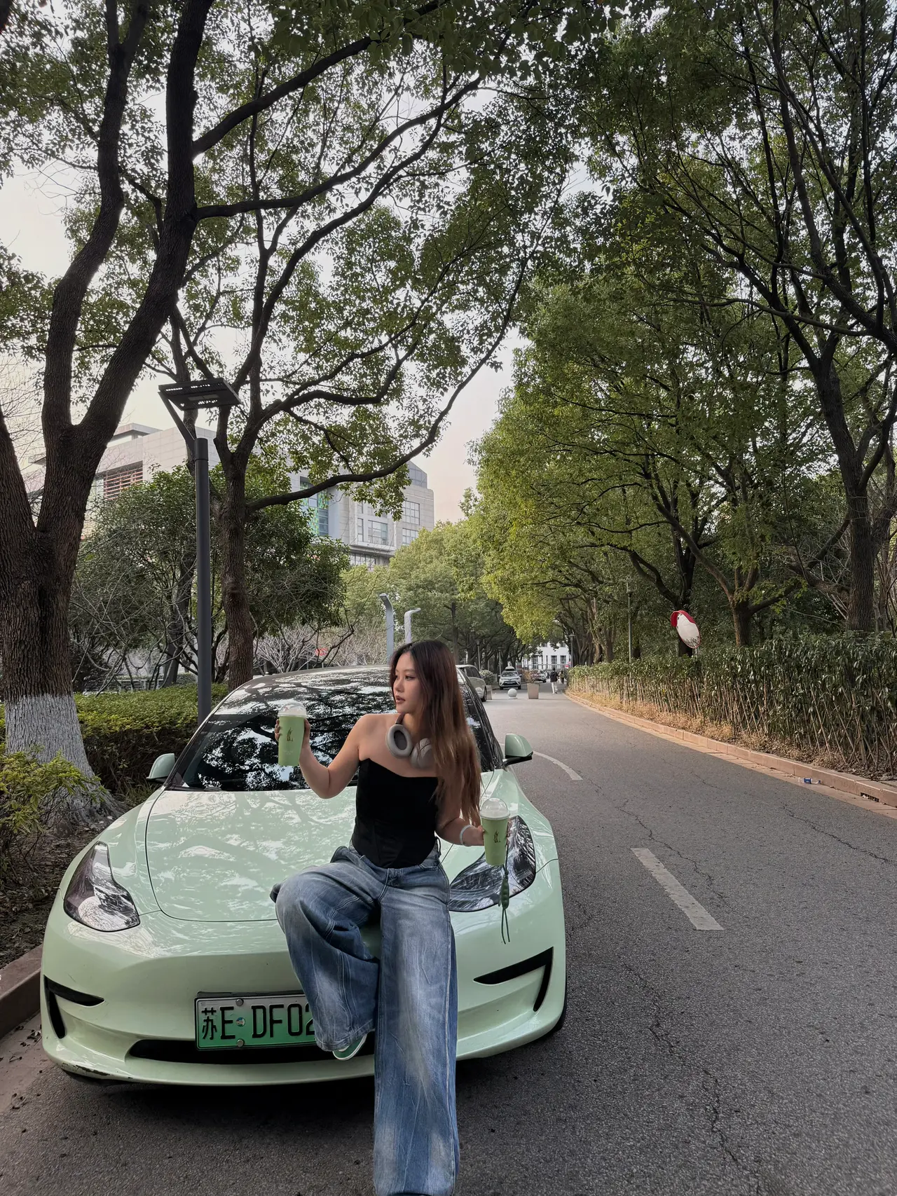 Tesla车主开毛豆喝毛豆🫛 太春天啦🍃 本毛豆车主居然体验到了“毛豆配毛豆”
豆乳奶盖咸香回味!
搭配碧螺春茶底 喝起来完全不腻~
燕麦爆爆珠咬开瞬间爆浆💦
还有嚼的到的毛豆颗粒🫛
这一杯真的给我太多惊喜!!
我和我妈都秒干光😆😆
一杯快乐水🧋尊嘟能解决生活的80%的烦恼
#特斯拉毛豆3#生活仪式感#奶茶打卡#百分茶毛豆碧螺春藏盐干酪 #百分茶毛豆新品 #特斯拉改色 #特斯拉女车主 @五元里美🐰