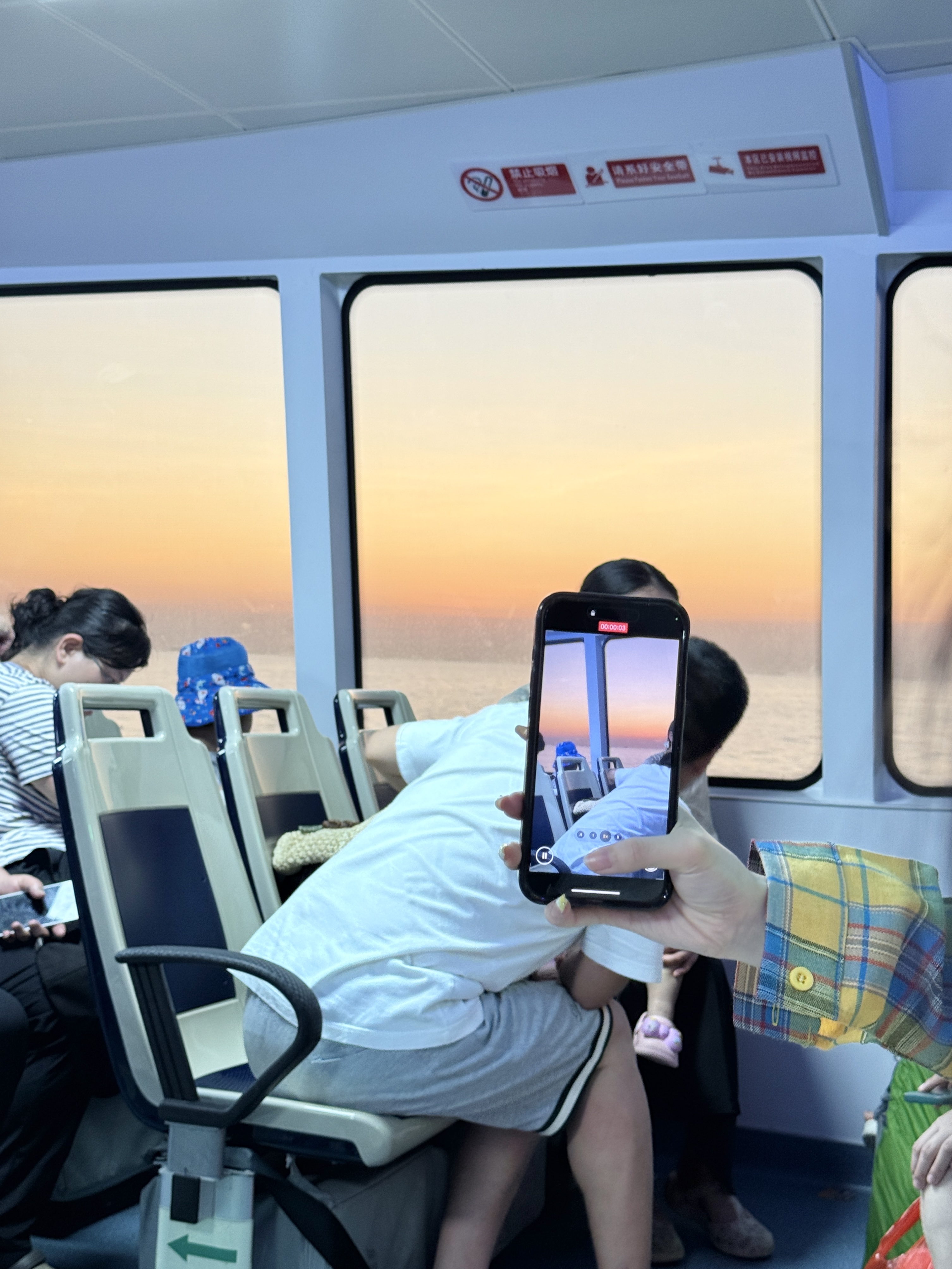 闻到了夏天的味道🥥 西岛好美！那天也是天气最好的一天～
海边超漂亮！ @王涵大朋友