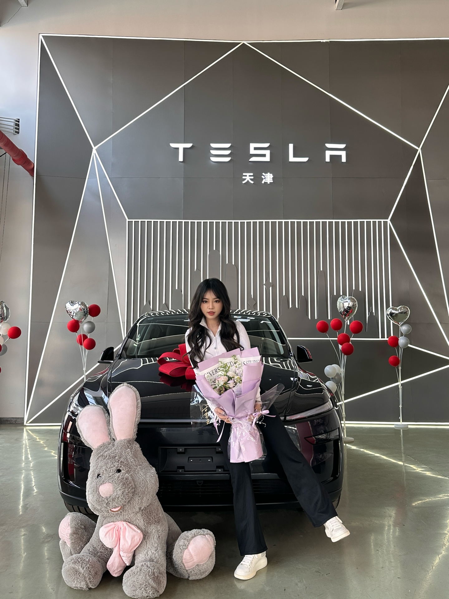 新款特斯拉y已提 喜提大玩具嘻嘻
哇，特斯拉啊！那可是科技与环保的完美结合！愿它带你领略未来出行的魅力，一路畅通无阻，享受绿色出行的乐趣！
愿它为我遮风挡雨，带我驰骋千里，平安顺遂，幸福满满！
新车新气象，一路向前闯，安全又顺畅，幸福不打烊！
#特别心动的车 #电动车首选 #一元超充真香# 焕新ModelY有多好开#津彩纷呈特斯拉 @心碎小熊_