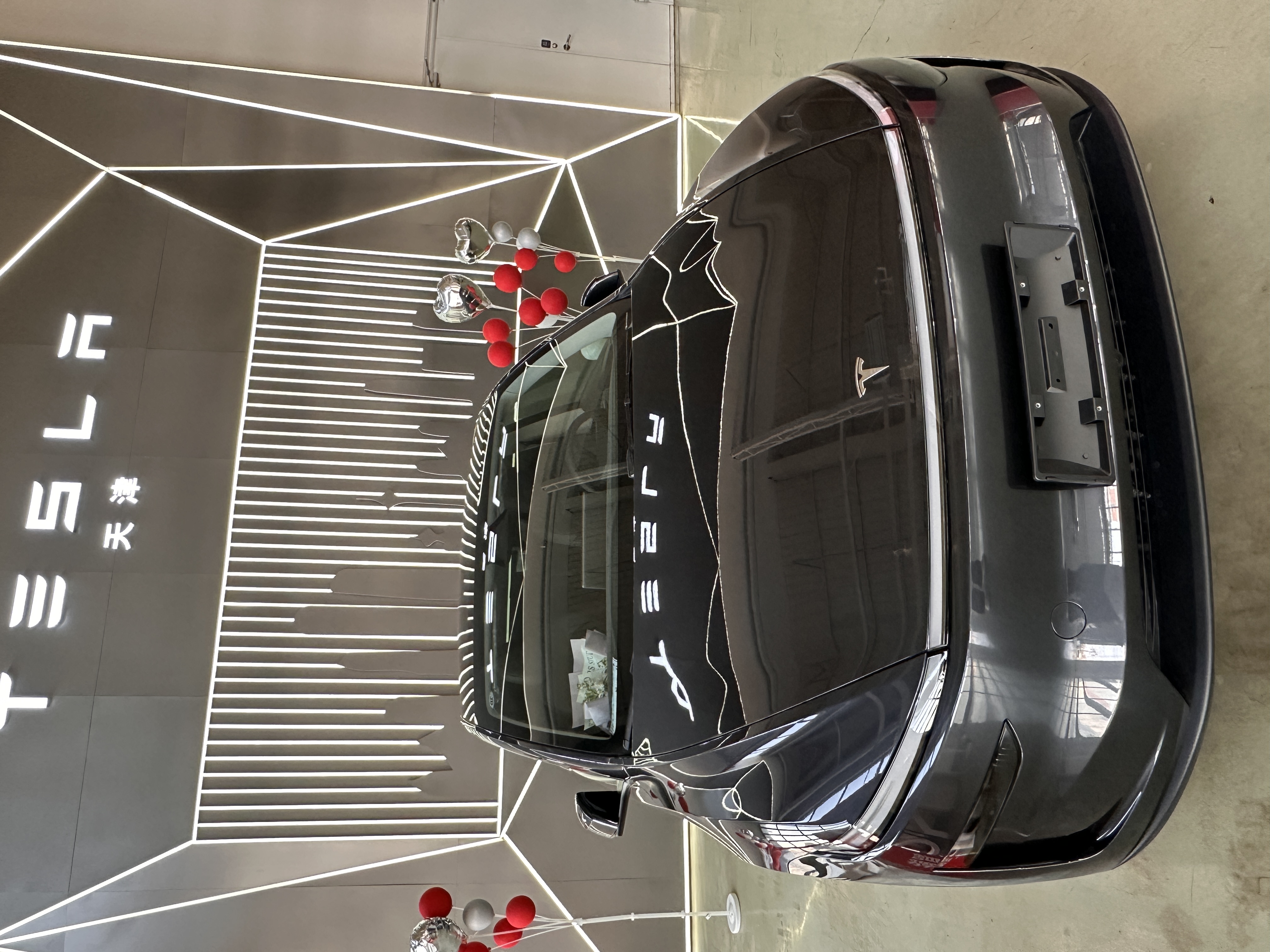 新款特斯拉y已提 喜提大玩具嘻嘻
哇，特斯拉啊！那可是科技与环保的完美结合！愿它带你领略未来出行的魅力，一路畅通无阻，享受绿色出行的乐趣！
愿它为我遮风挡雨，带我驰骋千里，平安顺遂，幸福满满！
新车新气象，一路向前闯，安全又顺畅，幸福不打烊！
#特别心动的车 #电动车首选 #一元超充真香# 焕新ModelY有多好开#津彩纷呈特斯拉 @心碎小熊_