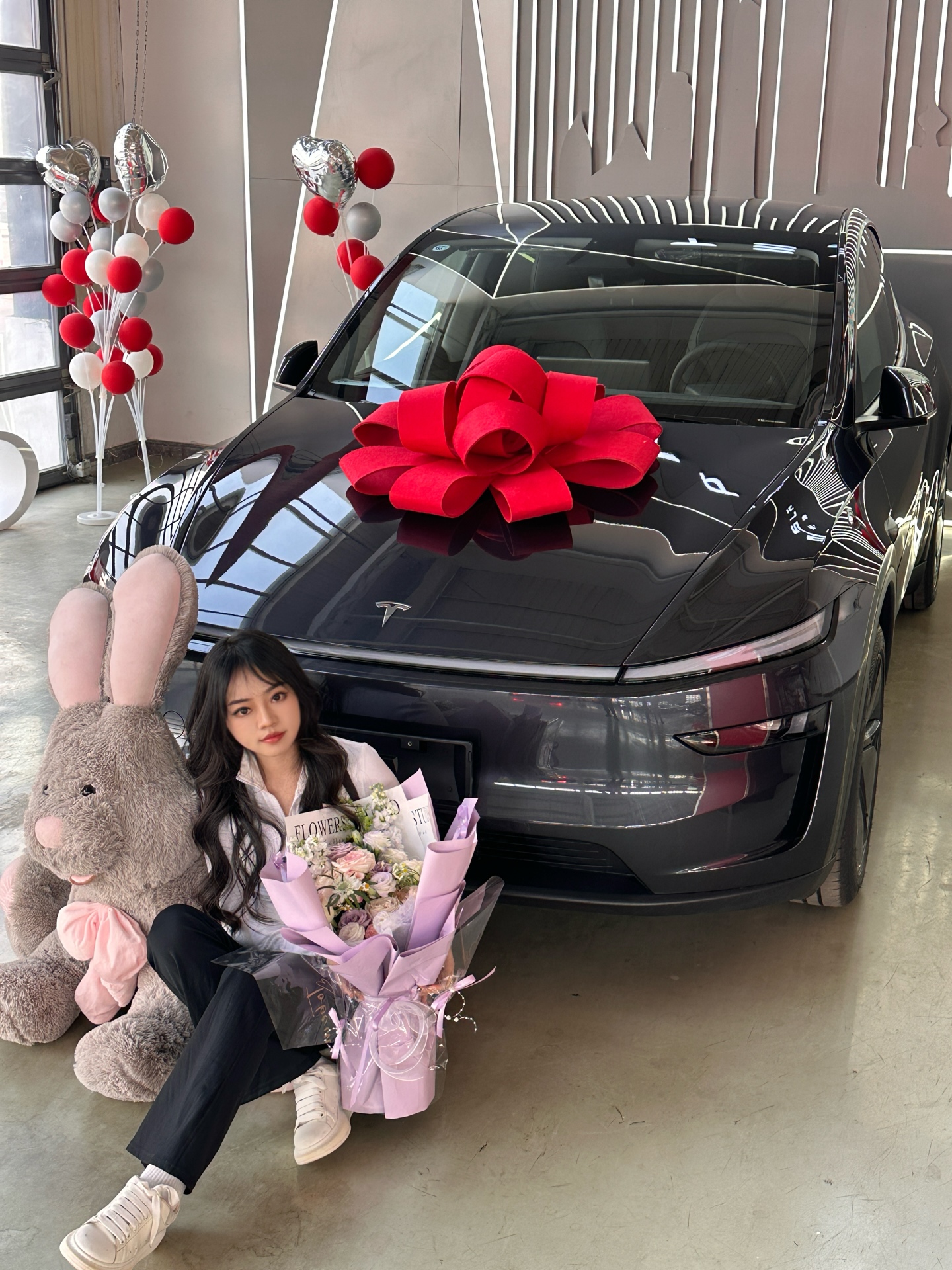 新款特斯拉y已提 喜提大玩具嘻嘻
哇，特斯拉啊！那可是科技与环保的完美结合！愿它带你领略未来出行的魅力，一路畅通无阻，享受绿色出行的乐趣！
愿它为我遮风挡雨，带我驰骋千里，平安顺遂，幸福满满！
新车新气象，一路向前闯，安全又顺畅，幸福不打烊！
#特别心动的车 #电动车首选 #一元超充真香# 焕新ModelY有多好开#津彩纷呈特斯拉 @心碎小熊_