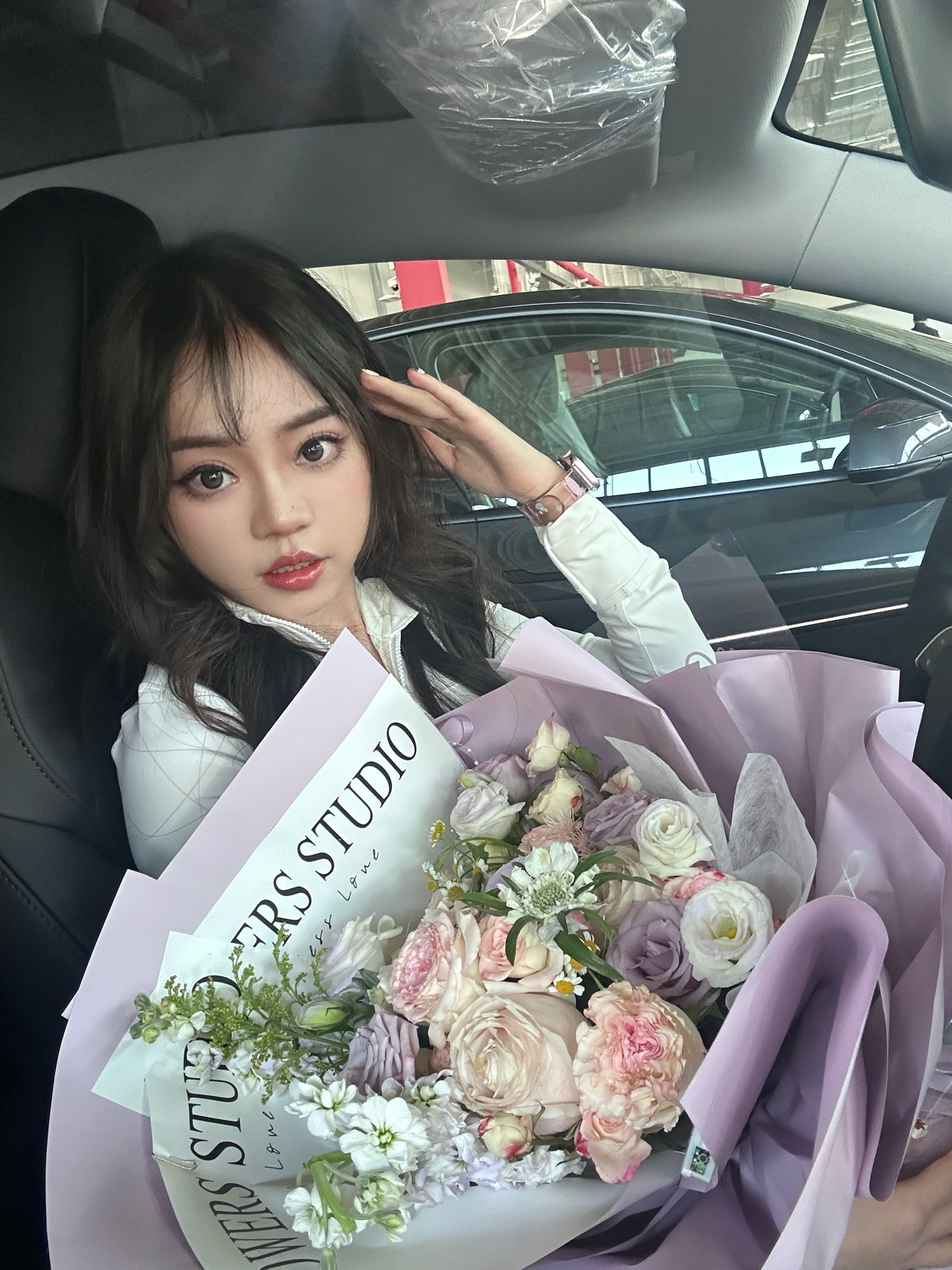 新款特斯拉y已提 喜提大玩具嘻嘻
哇，特斯拉啊！那可是科技与环保的完美结合！愿它带你领略未来出行的魅力，一路畅通无阻，享受绿色出行的乐趣！
愿它为我遮风挡雨，带我驰骋千里，平安顺遂，幸福满满！
新车新气象，一路向前闯，安全又顺畅，幸福不打烊！
#特别心动的车 #电动车首选 #一元超充真香# 焕新ModelY有多好开#津彩纷呈特斯拉 @心碎小熊_