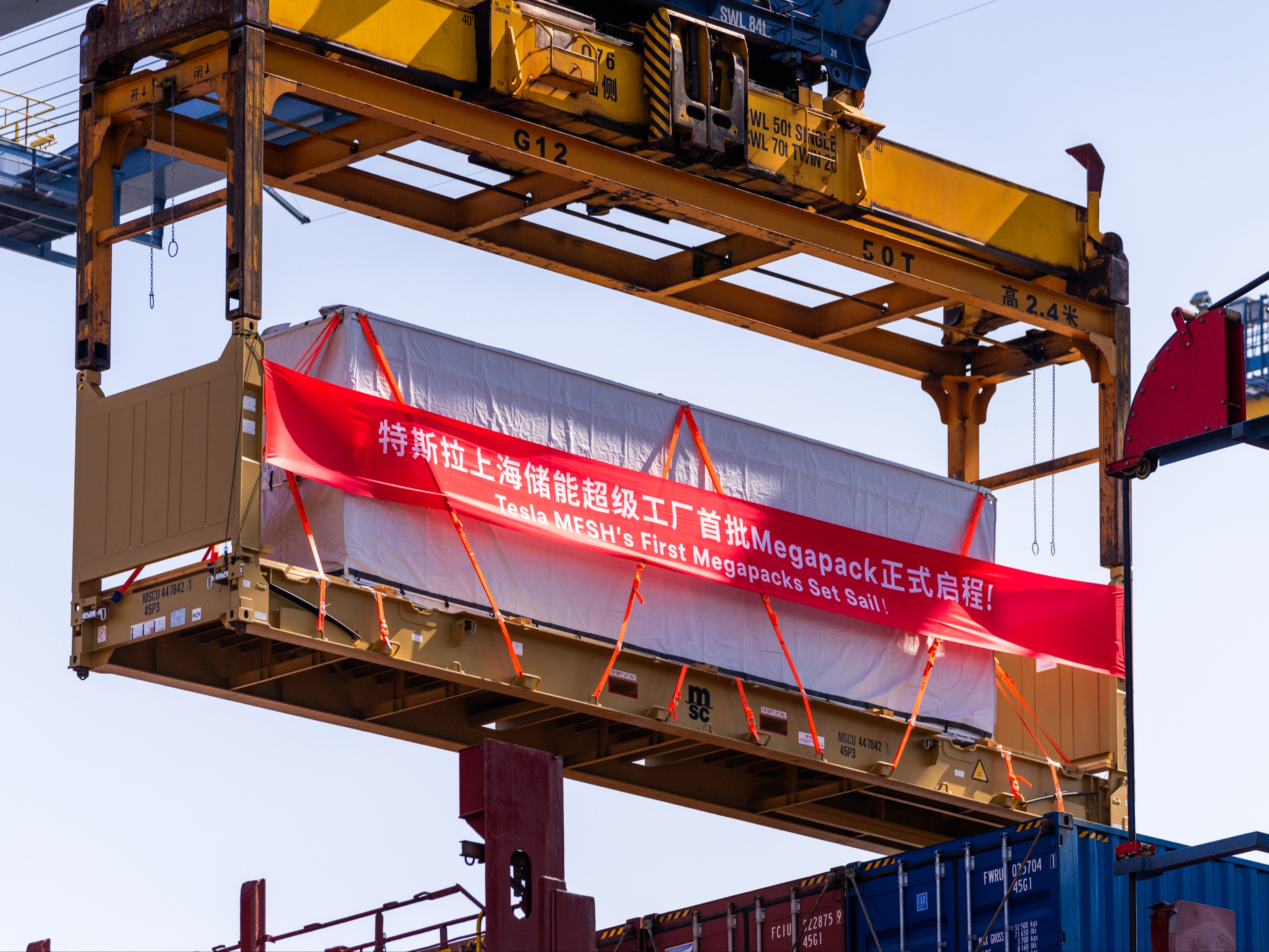 首批上海智造特斯拉超大型商用电化学储能系统
Megapack今日启航⛵️正式出口澳洲
	
单个Megapack可以储存约3,900度电🔋
相当于62辆Model 3后轮驱动版的电池容量
	
电池技术与车同源，特斯拉不止于车
储能和电动车业务并驾齐驱🚗
	
打造更加清洁的用电生活
加速世界向可持续能源的转变🌏
	
﻿#清洁能源﻿ ﻿#特斯拉上海储能超级工厂﻿ ﻿#换车就换特斯拉﻿ ﻿#藏在车里的黑科技﻿ @特斯拉
