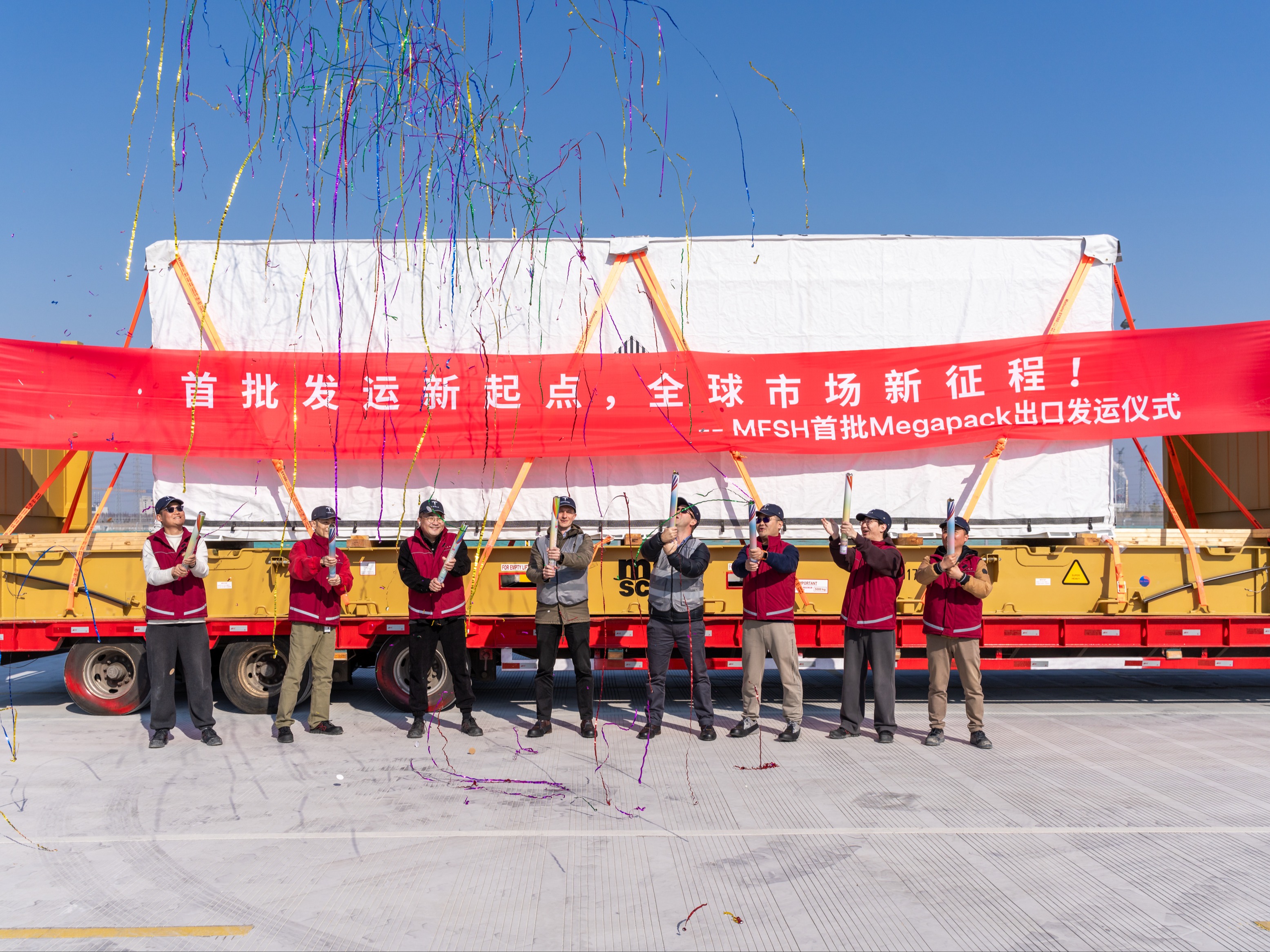 首批上海智造特斯拉超大型商用电化学储能系统
Megapack今日启航⛵️正式出口澳洲
	
单个Megapack可以储存约3,900度电🔋
相当于62辆Model 3后轮驱动版的电池容量
	
电池技术与车同源，特斯拉不止于车
储能和电动车业务并驾齐驱🚗
	
打造更加清洁的用电生活
加速世界向可持续能源的转变🌏
	
﻿#清洁能源﻿ ﻿#特斯拉上海储能超级工厂﻿ ﻿#换车就换特斯拉﻿ ﻿#藏在车里的黑科技﻿ @特斯拉