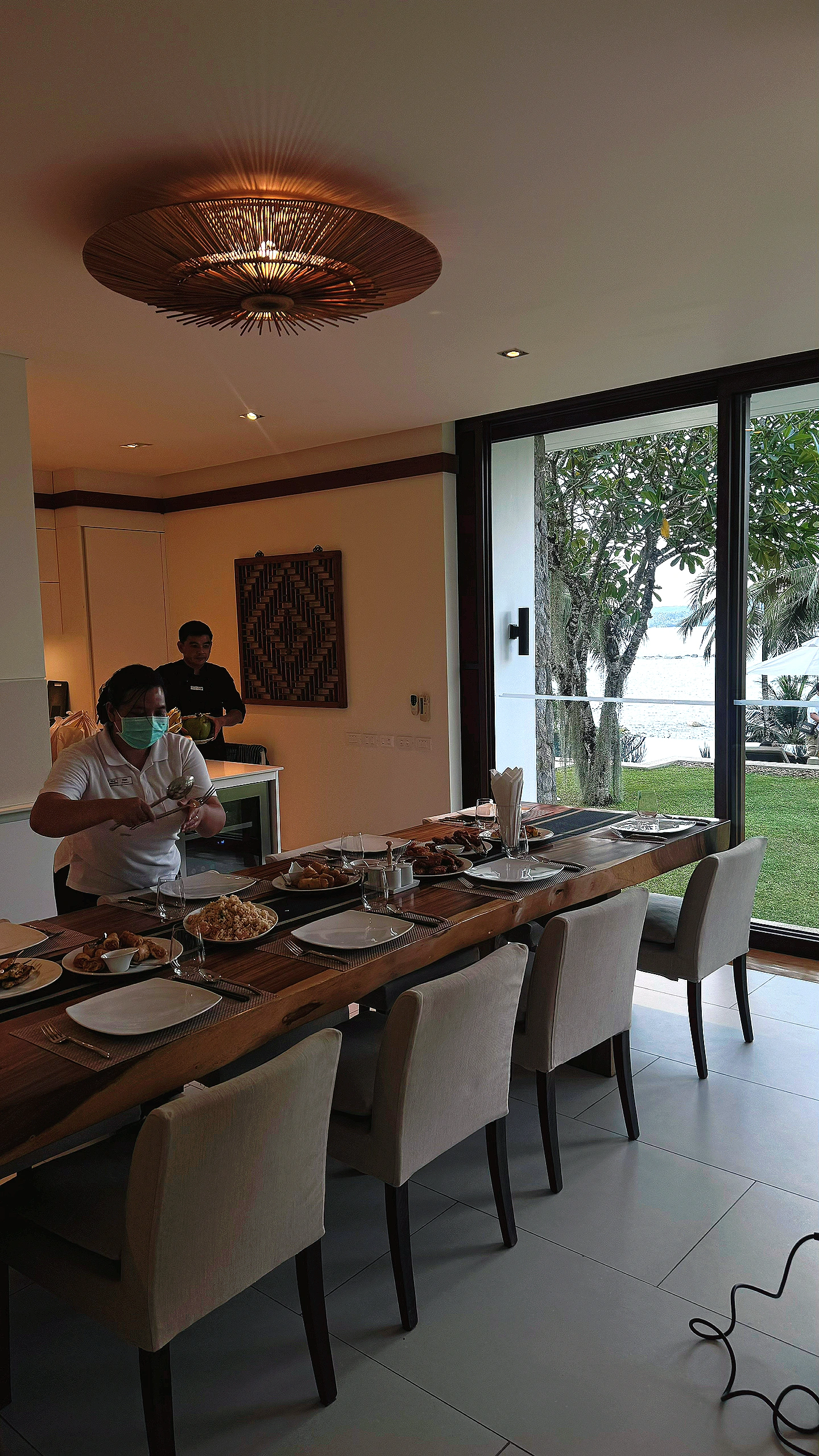 🥥Sabai sabai 🏝️🏖️🐟
🇹🇭泰兰德的夏天
又是库存 真的还有好多照片没发🥲
到处都是棕榈树🌴的普吉岛～又想去泰国玩了 真的很适合度假的地方 喜欢这种换个地方躺的旅游 慢慢的画个妆 拍个照 躺一下 慢节奏的度假  节奏快的简直就是特种兵之行
#好想去热带 #普吉岛 #拍照姿势 #泳池拍照 #海边 #plog #泰国 #浪漫在逃度假人 @大姐头