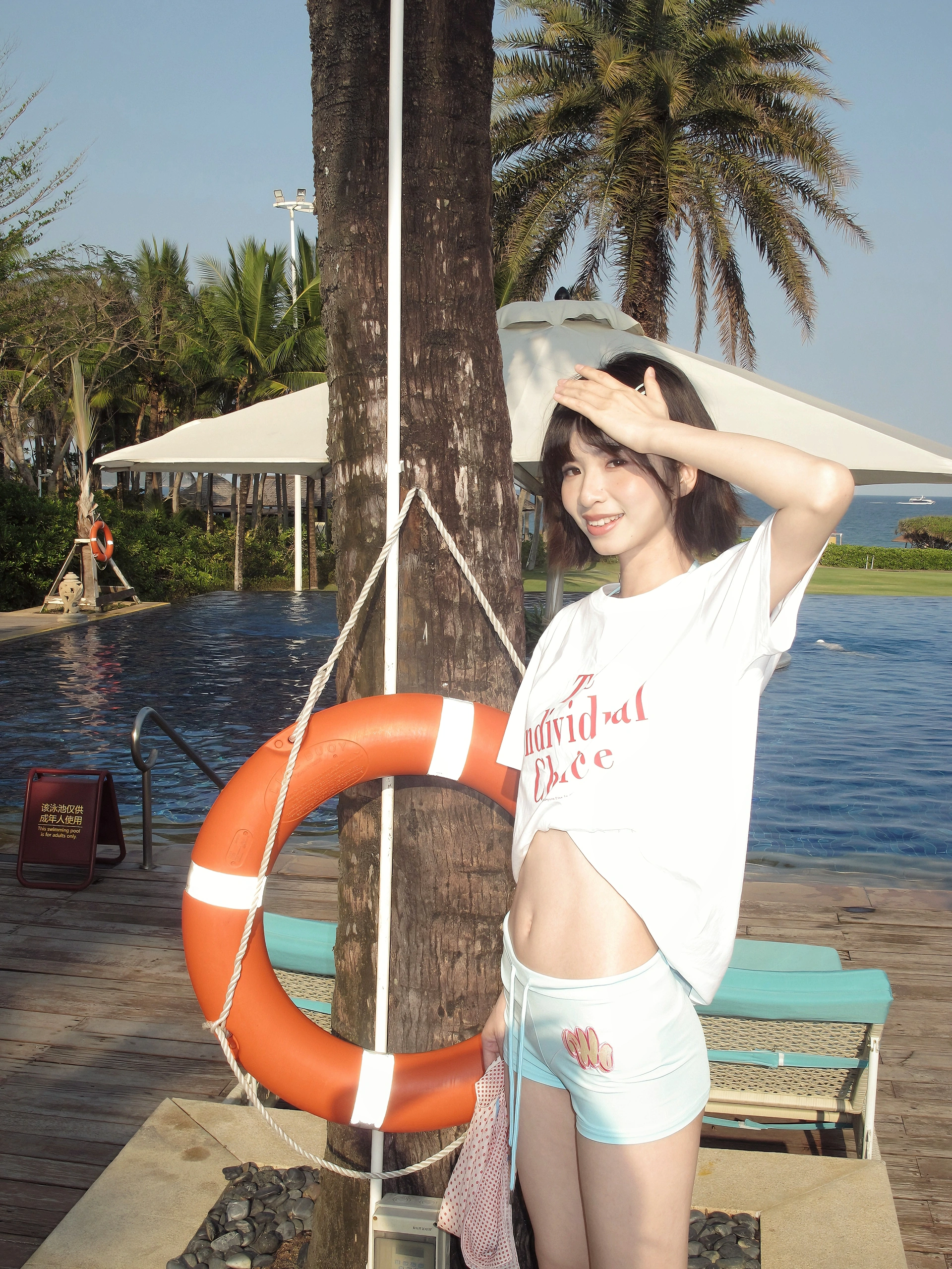 不在清迈🌴在三亚 喜欢好天气🥥
	
#日系 #短发 #来拍照了 #惬意海岛生活 #海边度假 #拍照姿势
#海边拍照 #松弛感 @春春