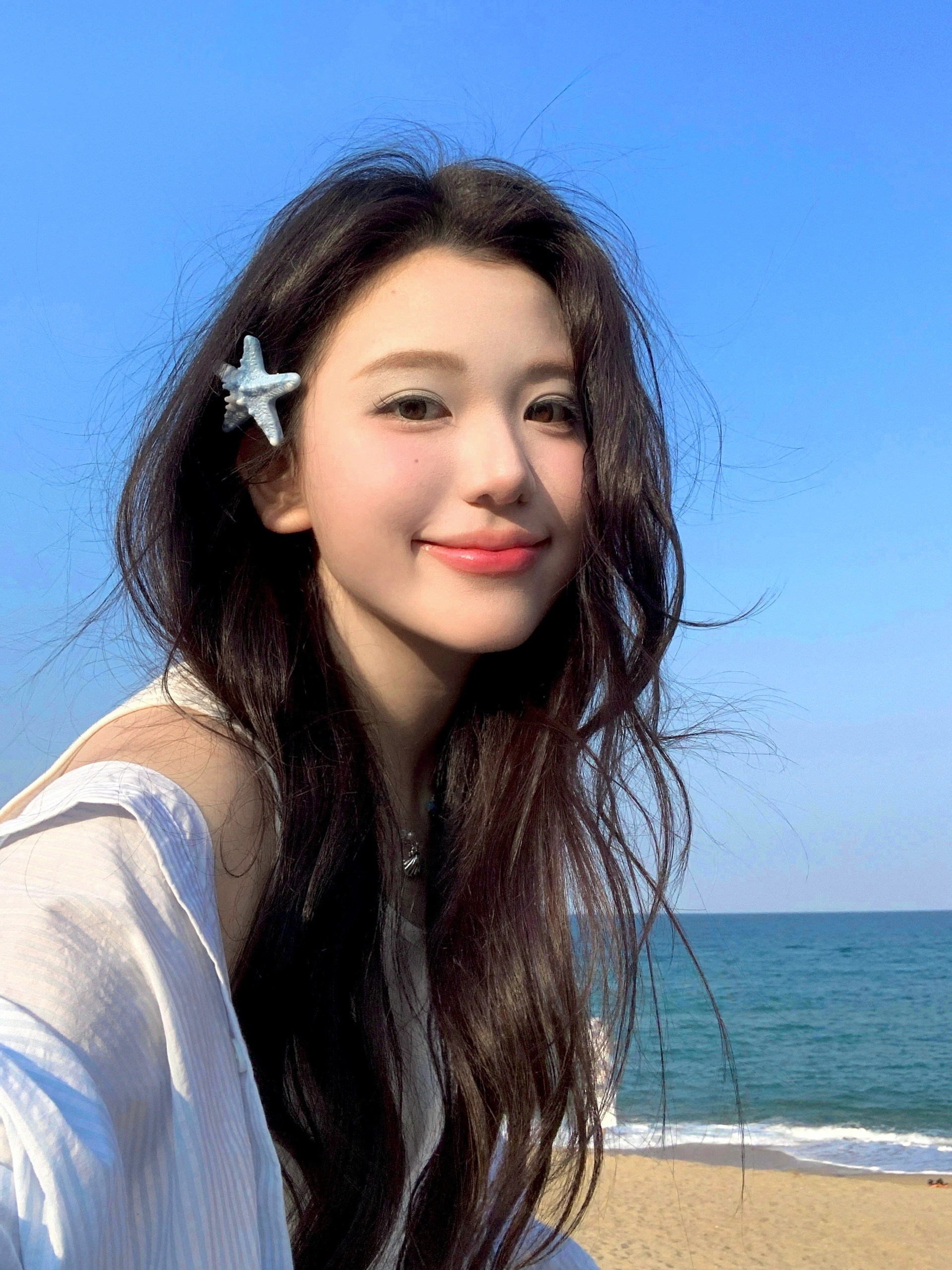 𝘣𝘭𝘶𝘦 𝘴𝘦𝘢 🩵🐚🪥𓇼 𓈒 温柔懒懒的海风🫧
#旅行日记 #来拍照了 #海边拍照 #三亚 #拍照姿势 #分享照片 @In1orange