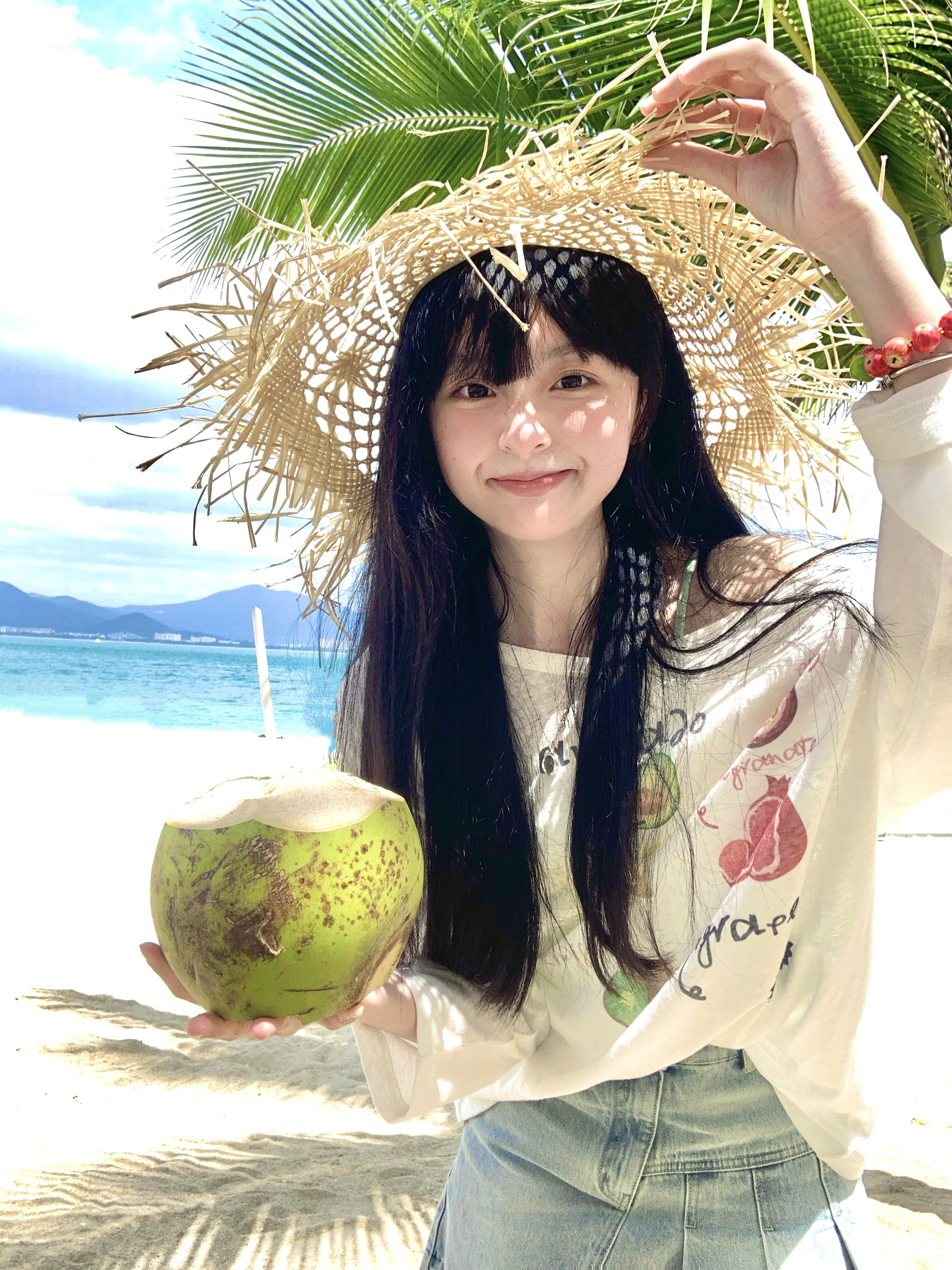 海岛日记｜.★̆̈𝗛𝗲𝗹𝗹𝗼𝗼𝗼𝗼 𓇼🌊 记录海📝🌊🏖️
#来拍照了 #氛围感拍照 #氛围感 #chuu @香菜公主