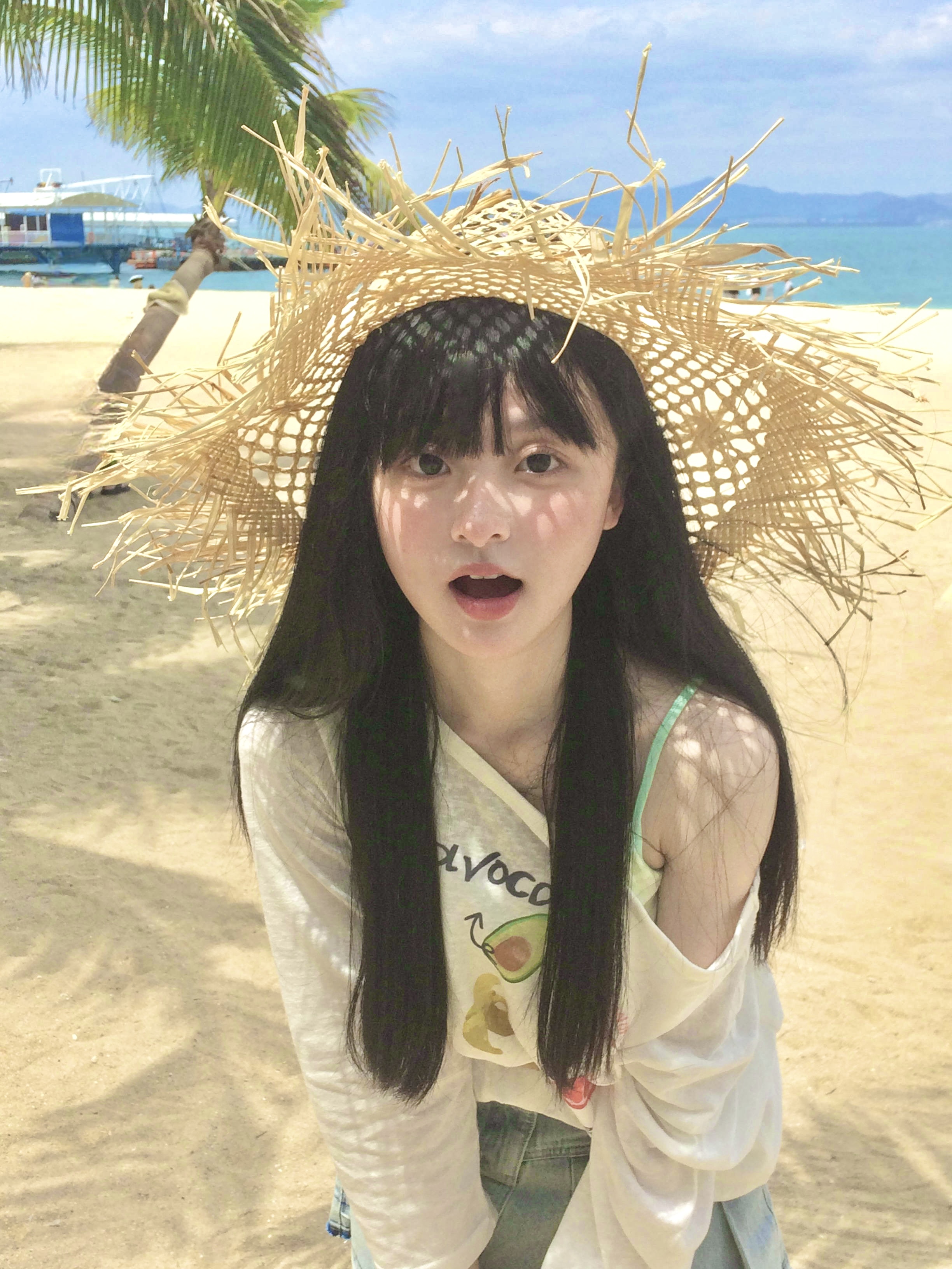 海岛日记｜.★̆̈𝗛𝗲𝗹𝗹𝗼𝗼𝗼𝗼 𓇼🌊 记录海📝🌊🏖️
#来拍照了 #氛围感拍照 #氛围感 #chuu @香菜公主