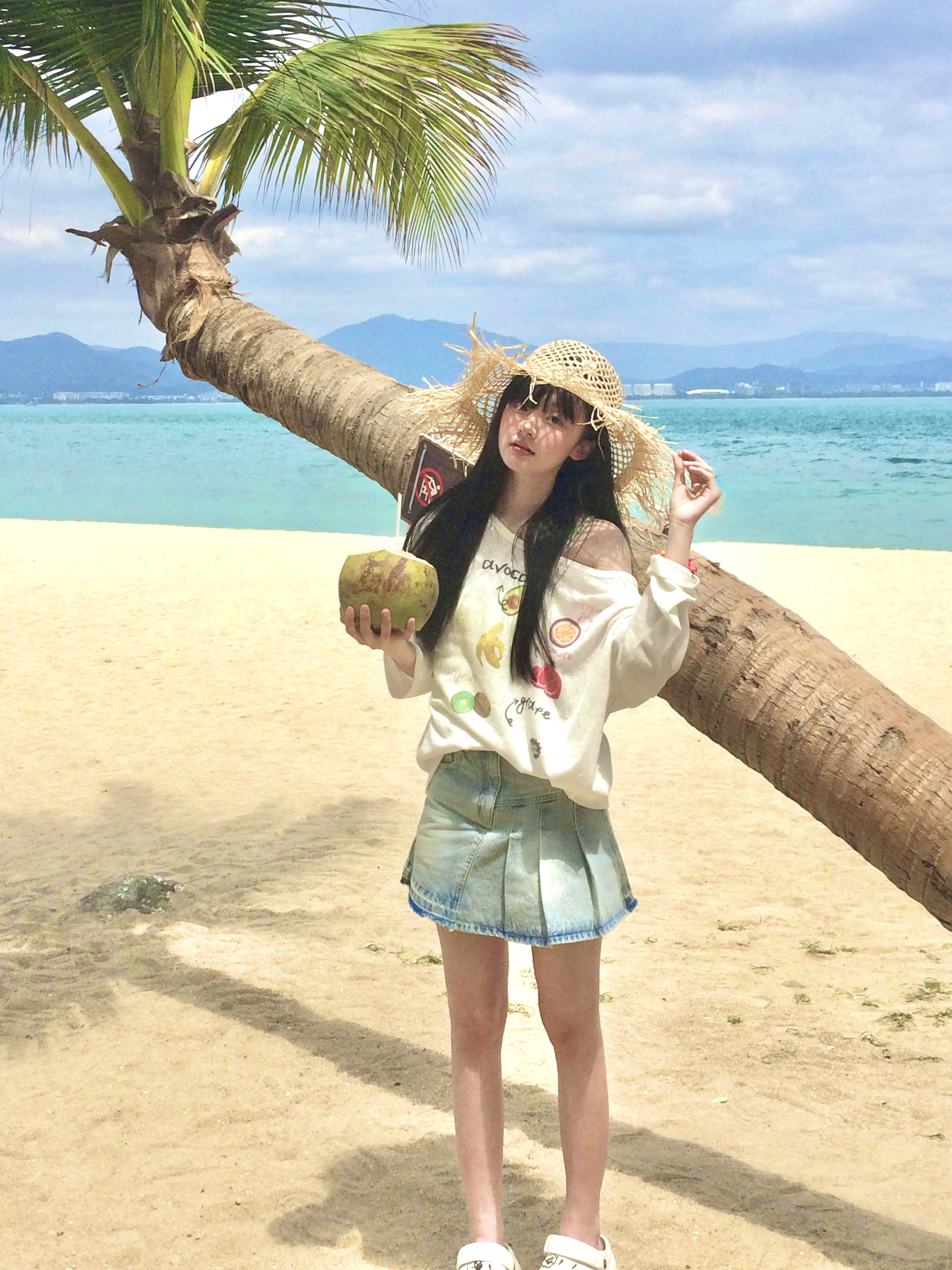 海岛日记｜.★̆̈𝗛𝗲𝗹𝗹𝗼𝗼𝗼𝗼 𓇼🌊 记录海📝🌊🏖️
#来拍照了 #氛围感拍照 #氛围感 #chuu @香菜公主