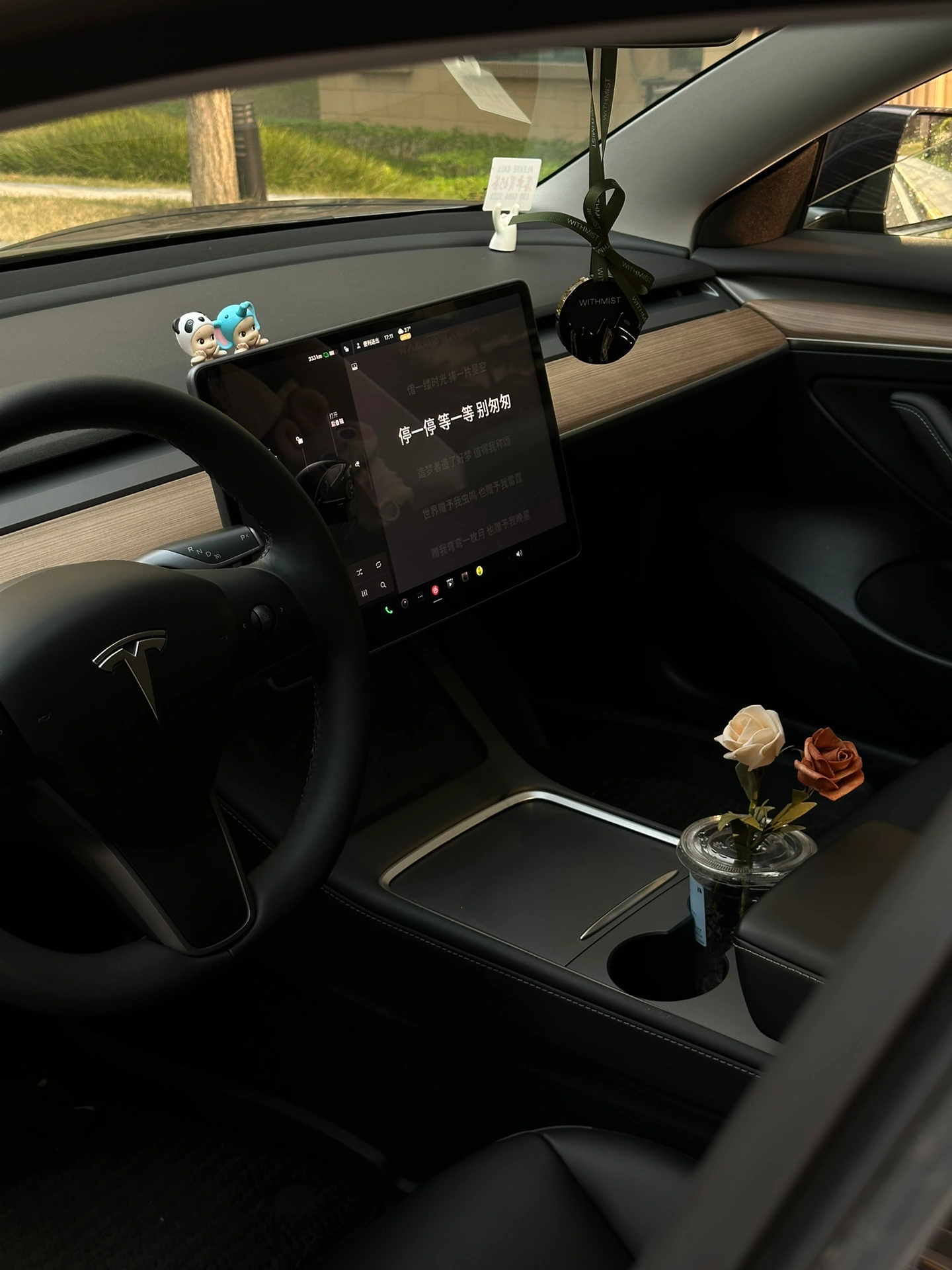 TESLA  | 生活美学 从拍车开始📷 仅有一次的人生 拿出点勇气来 大大方方的做自己吧
-在喜欢的状态里生活 保持感知各种快乐的能力 找到内心的爱与自由
-你可以是任何状态下的你自己
-做自由的风 不被定义
	
#特斯拉model3
#如何做博主
#女生车里有什么
#汽车拍摄
#把浪漫装进车里
#我的车真好看
#汽车博主的日常
#尝试做自媒体博主
#官方大大求流量
#记录吧就现在 @小李需要很努力