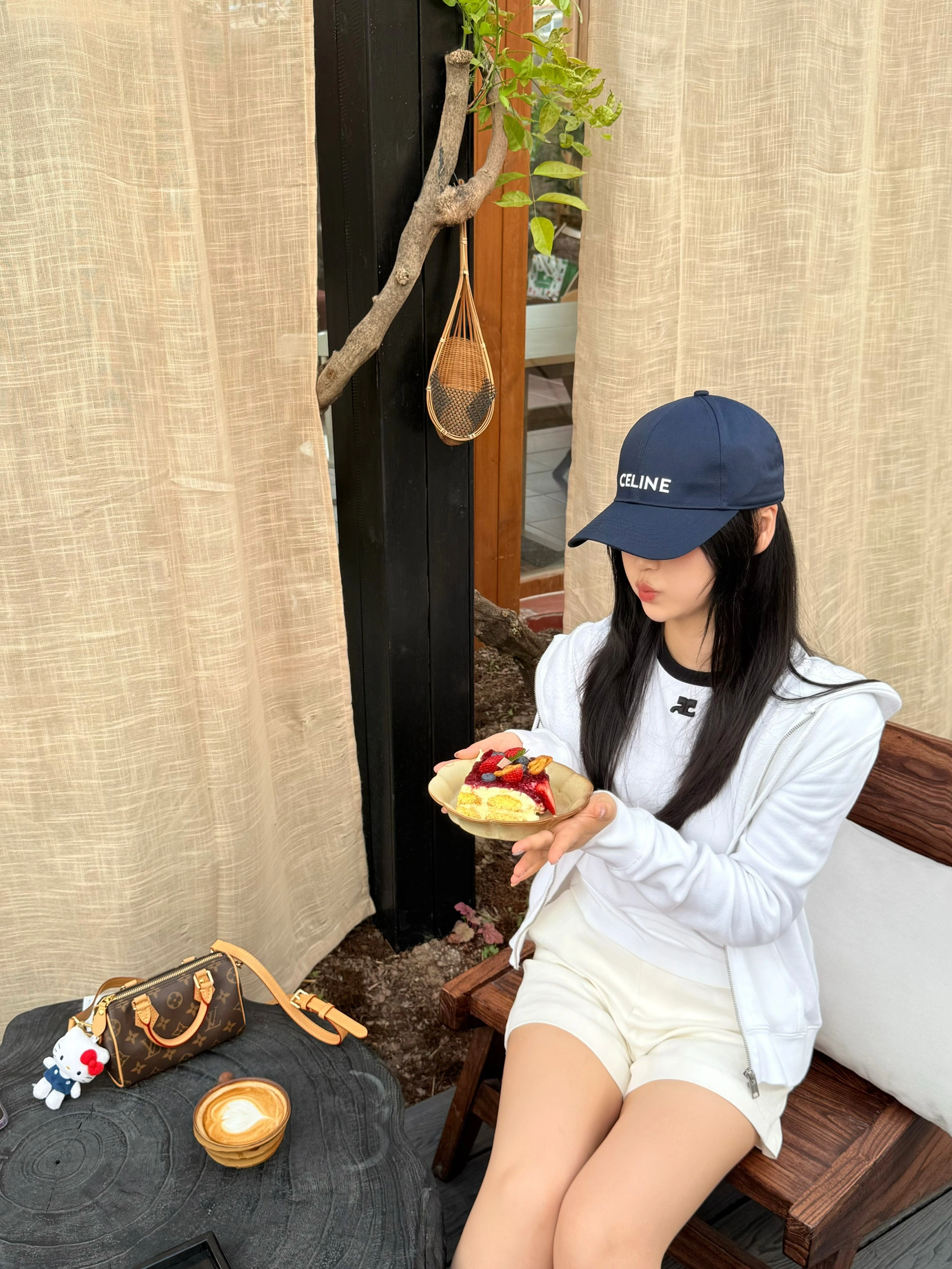 坚定选白内白外是正确的！ 不仅好开还漂亮 改变了我之前的观点
每次出门随手一拍都很好看
出片像呼吸一样简单 哈哈哈哈
#特斯拉 #tesla #modely #焕新版modely @该用户天天开心