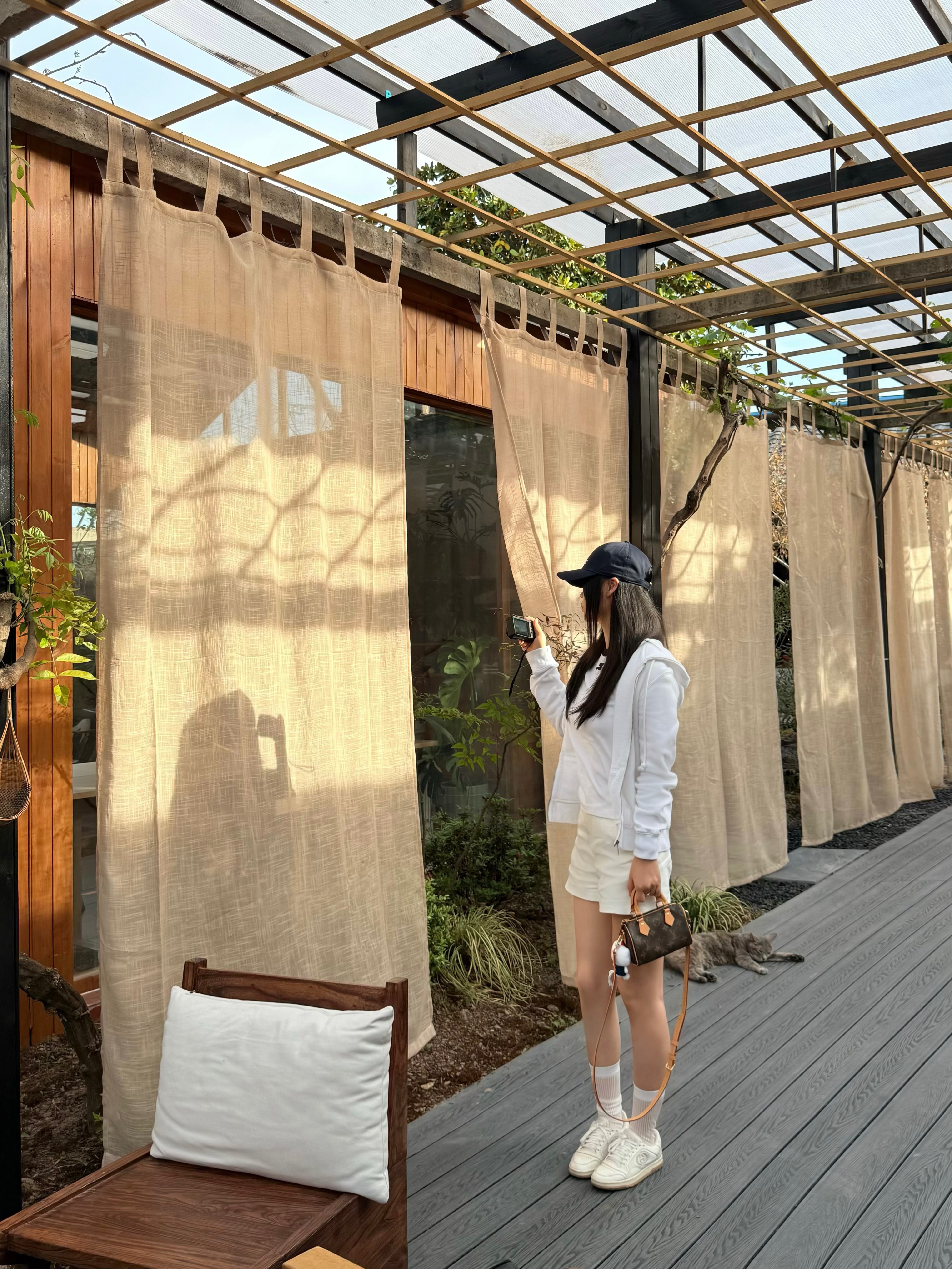 坚定选白内白外是正确的！ 不仅好开还漂亮 改变了我之前的观点
每次出门随手一拍都很好看
出片像呼吸一样简单 哈哈哈哈
#特斯拉 #tesla #modely #焕新版modely @该用户天天开心