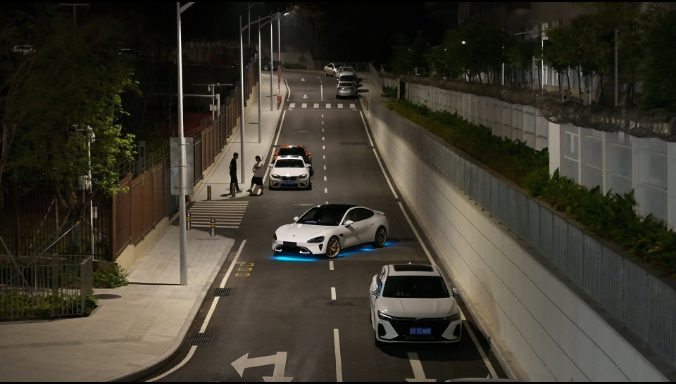 深圳拍车新打卡地！ 晚上没车 效果贼好 #拍车 #汽车摄影 #夜景 #深圳 #玩车 @Eic sl