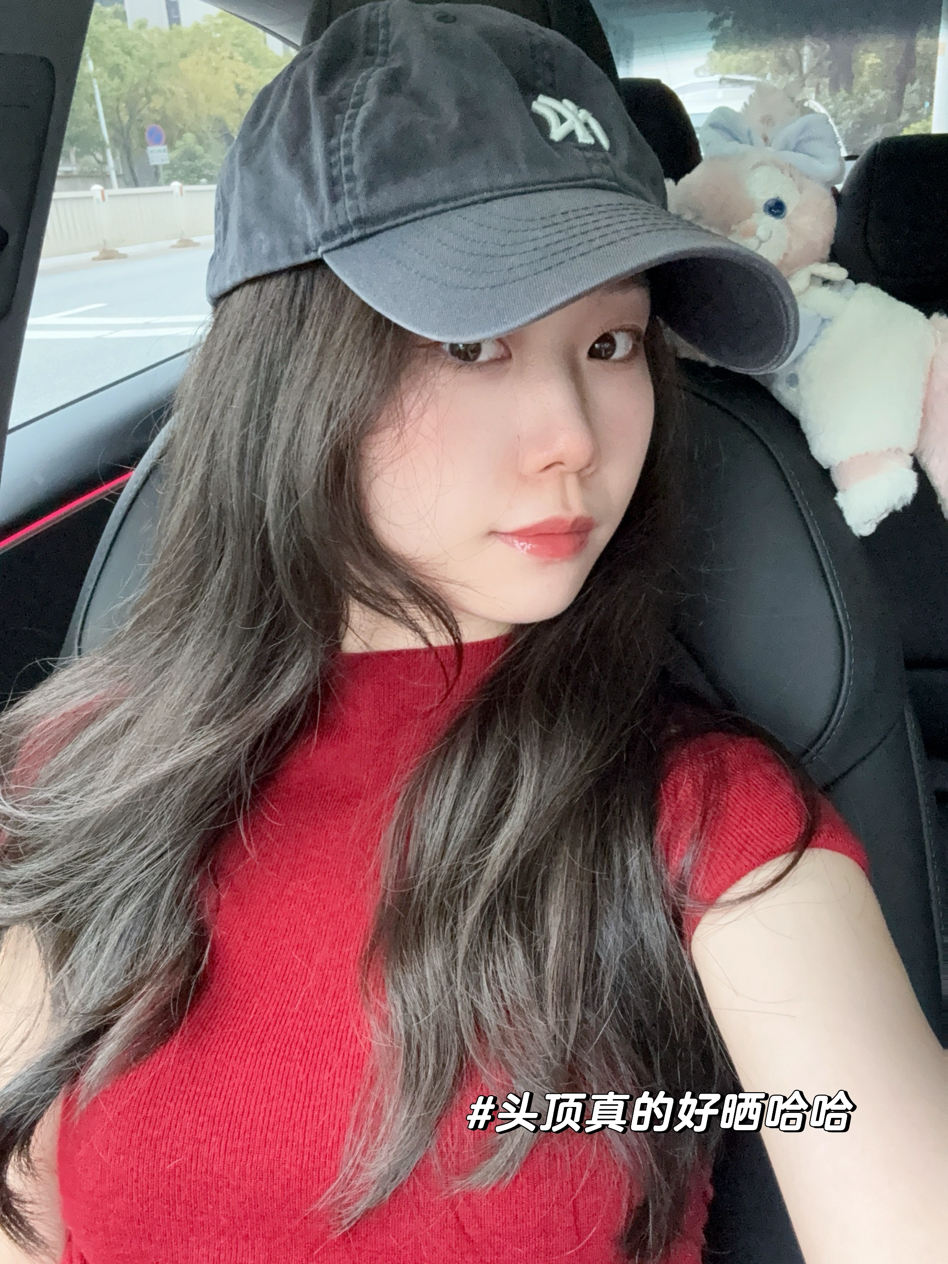 特斯拉…🐶都不 买！买的就是特斯拉！
买了之后你会发现特斯拉的女车主可以漂亮到什么程度😊
（顺带偷偷夸自己[喝奶茶R]）#ootd #女生的车 #特斯拉 @元气吴少女
