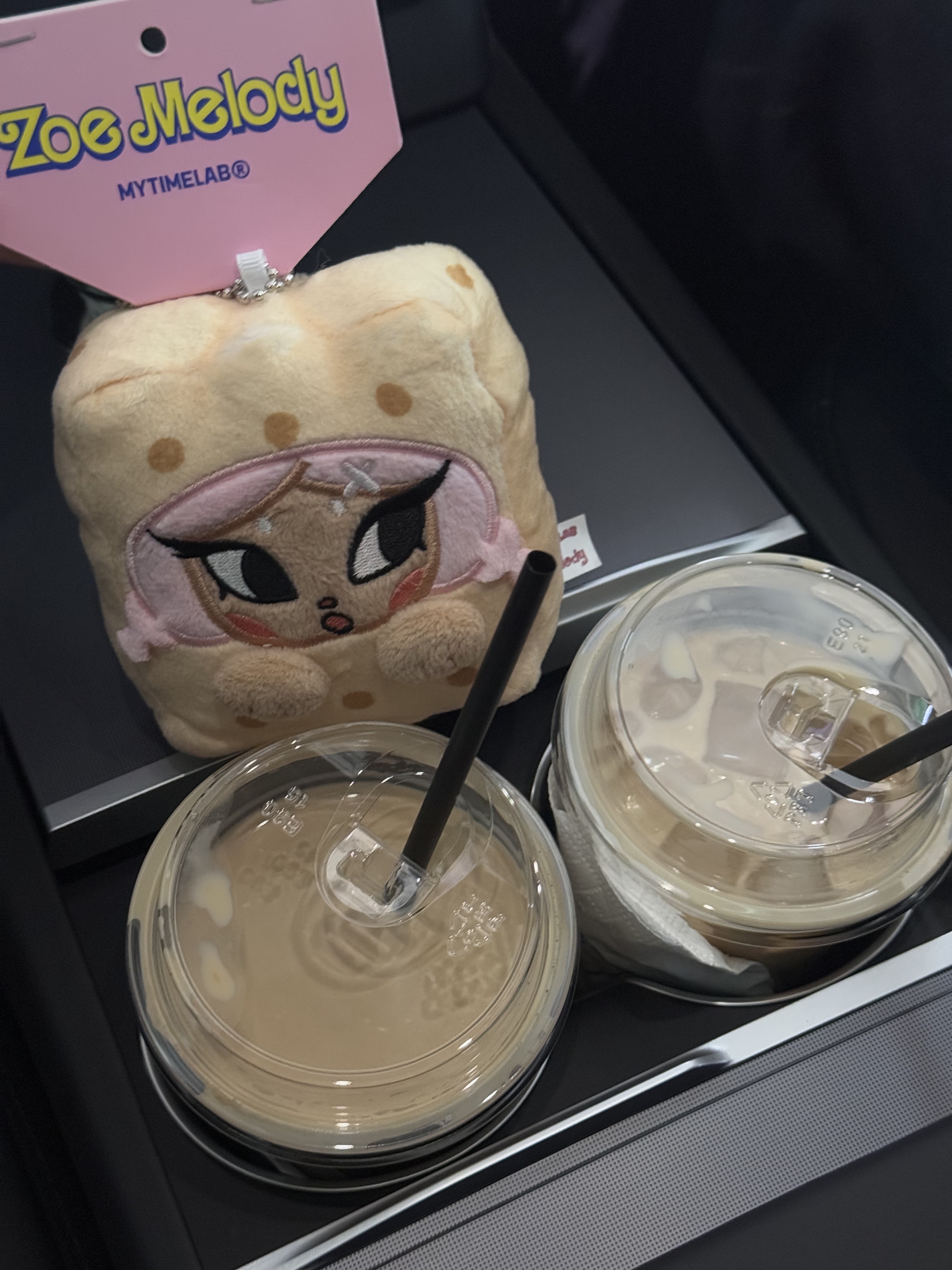 22岁 拿下自己的第一台电车🕶️ Timeline：4.27下定 5.10在深圳赤湾交付中心交付～
原本以为还好 但加上深圳死贵的保险 还选了两年延保➕贴膜 还有贴车衣 本月已花费10w➕ 还没算上改色…hhh
不过还好充电便宜➕免息 终于有了属于自己的车了！！非常开心嘻嘻🥰在车上放着自己的歌单别太爽了 今日已经跑了三十公里➕
希望海绵女士以后也能继续勇敢的做自己的大女主✌️
#Tesla #特斯拉model3 #model3 #提车 #提车仪式 @莱茵河上风