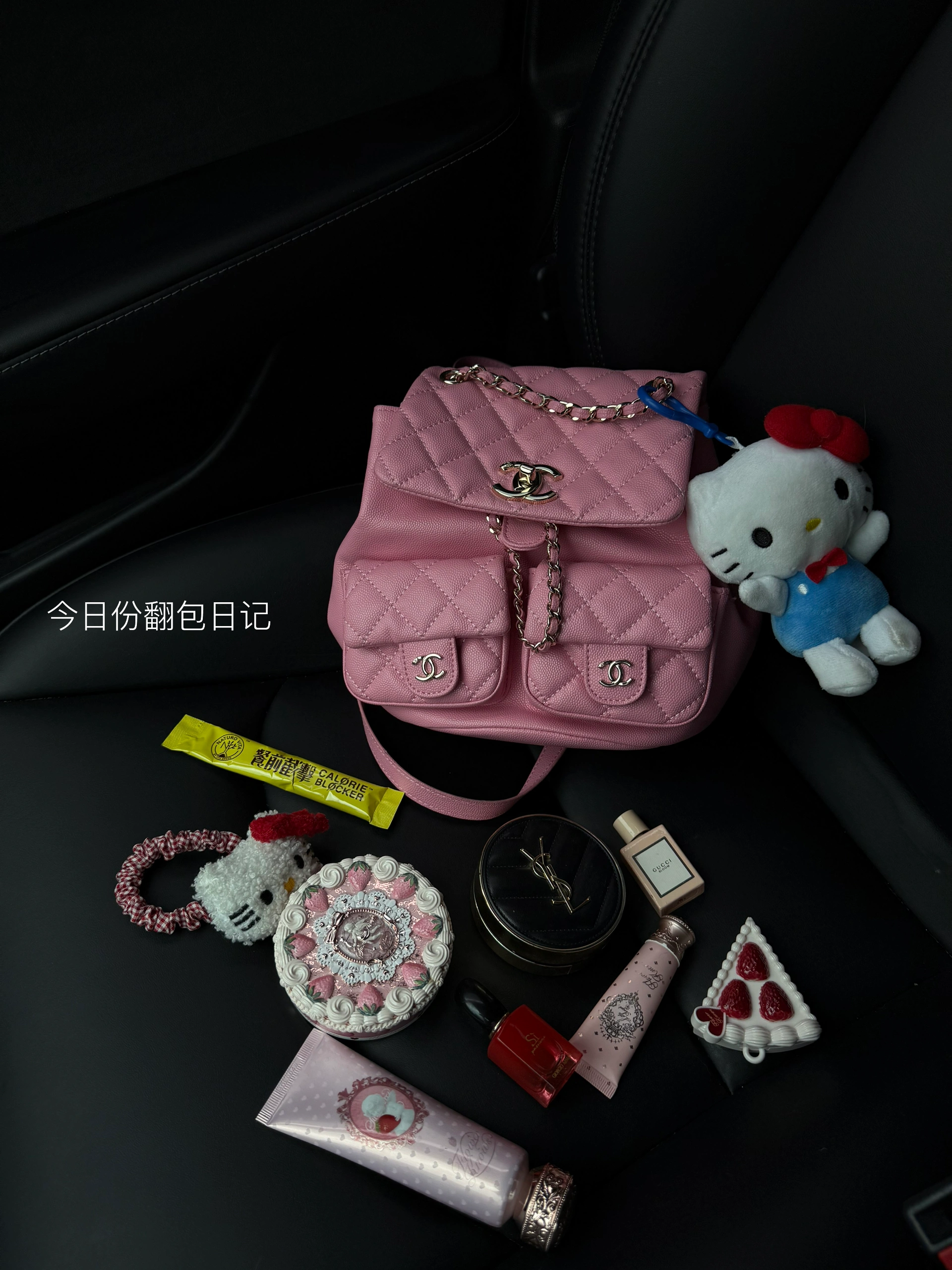 26岁特斯拉女车主｜不为迎合扭曲自己 长大才懂圈子有多重要
消耗型关系该远离 滋养型缘分去亲近
现在与人相处我看中三件事：
是否尊重我的边界是否认可我的价值
是否让我成为更好的自己
遇不到合适的人不必焦虑 静下心 沉住气
趁一段独处 好好提升自己
#女生车里有什么 #定格车内氛围感 #model3 #我爱我的车搭子 #手握方向盘的女孩 #手握方向盘的女孩 #女孩子的车内饰 #开车当然要记录 #我开车你听歌 #车内必备好物 #高级感车载内饰 #女生车内饰 #车载 #一人一件车载好物 #一个人开车 #车载好物 @tt同学