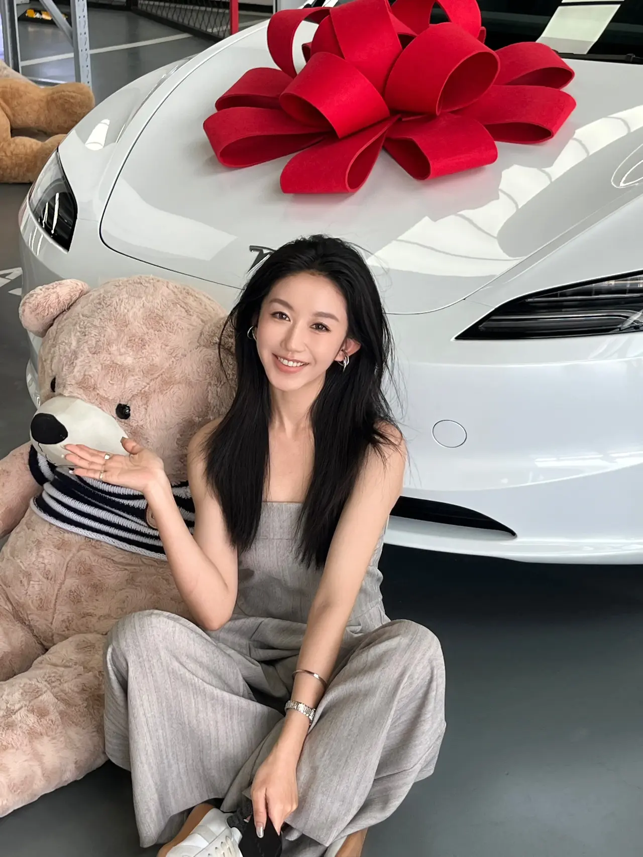 提车日记🚗 |30岁终于靠自己买了第一辆车 提车拍照用什么姿势看这个就够啦!
恭喜自己成为特斯拉车主!
不能浪费闺蜜拍的10086张照片📸
把财运散播给评论区的姐妹们,祝大家早日提车🥳
#提车日记 #提车啦 #提车拍照 #model3 #特别心动的车 #提车 #提车日记 #特斯拉提车 #换车的尽头是电车 #适合女孩子的车 @大栗旬Dianne