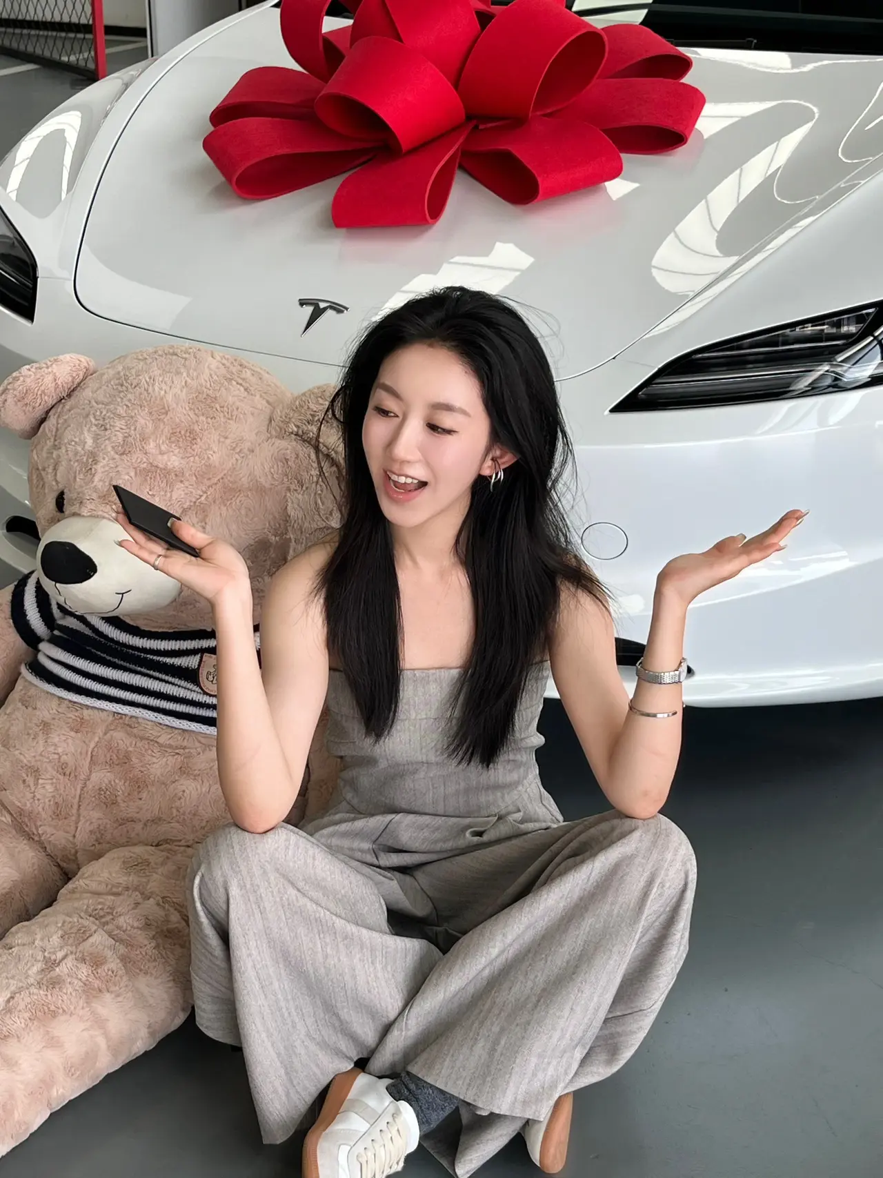 提车日记🚗 |30岁终于靠自己买了第一辆车 提车拍照用什么姿势看这个就够啦!
恭喜自己成为特斯拉车主!
不能浪费闺蜜拍的10086张照片📸
把财运散播给评论区的姐妹们,祝大家早日提车🥳
#提车日记 #提车啦 #提车拍照 #model3 #特别心动的车 #提车 #提车日记 #特斯拉提车 #换车的尽头是电车 #适合女孩子的车 @大栗旬Dianne