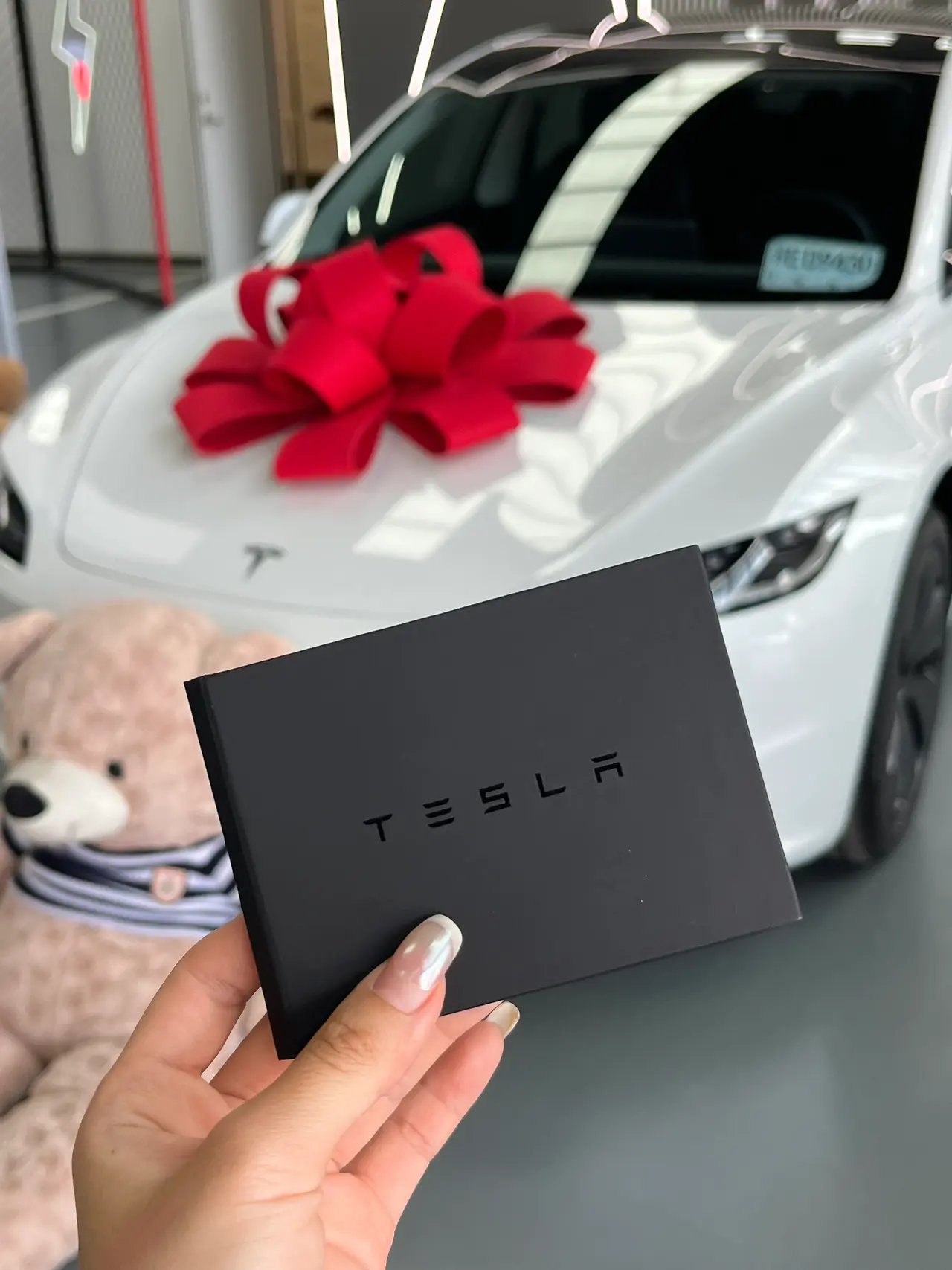 提车日记🚗 |30岁终于靠自己买了第一辆车 提车拍照用什么姿势看这个就够啦!
恭喜自己成为特斯拉车主!
不能浪费闺蜜拍的10086张照片📸
把财运散播给评论区的姐妹们,祝大家早日提车🥳
#提车日记 #提车啦 #提车拍照 #model3 #特别心动的车 #提车 #提车日记 #特斯拉提车 #换车的尽头是电车 #适合女孩子的车 @大栗旬Dianne