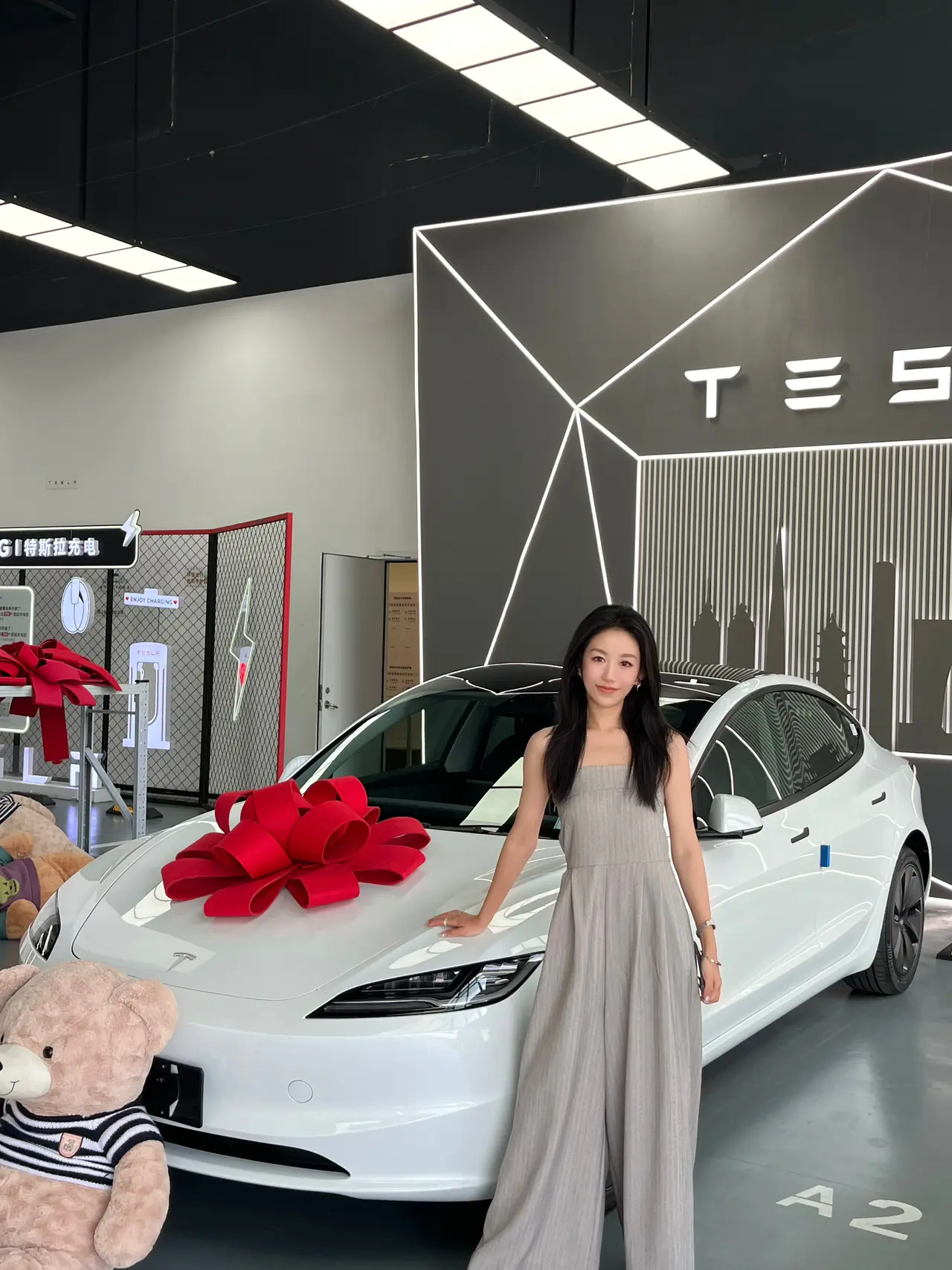 提车日记🚗 |30岁终于靠自己买了第一辆车 提车拍照用什么姿势看这个就够啦!
恭喜自己成为特斯拉车主!
不能浪费闺蜜拍的10086张照片📸
把财运散播给评论区的姐妹们,祝大家早日提车🥳
#提车日记 #提车啦 #提车拍照 #model3 #特别心动的车 #提车 #提车日记 #特斯拉提车 #换车的尽头是电车 #适合女孩子的车 @大栗旬Dianne