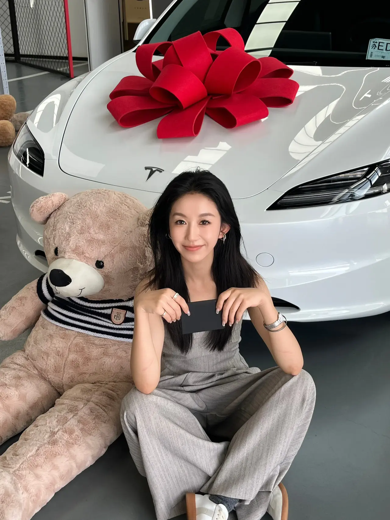 提车日记🚗 |30岁终于靠自己买了第一辆车 提车拍照用什么姿势看这个就够啦!
恭喜自己成为特斯拉车主!
不能浪费闺蜜拍的10086张照片📸
把财运散播给评论区的姐妹们,祝大家早日提车🥳
#提车日记 #提车啦 #提车拍照 #model3 #特别心动的车 #提车 #提车日记 #特斯拉提车 #换车的尽头是电车 #适合女孩子的车 @大栗旬Dianne