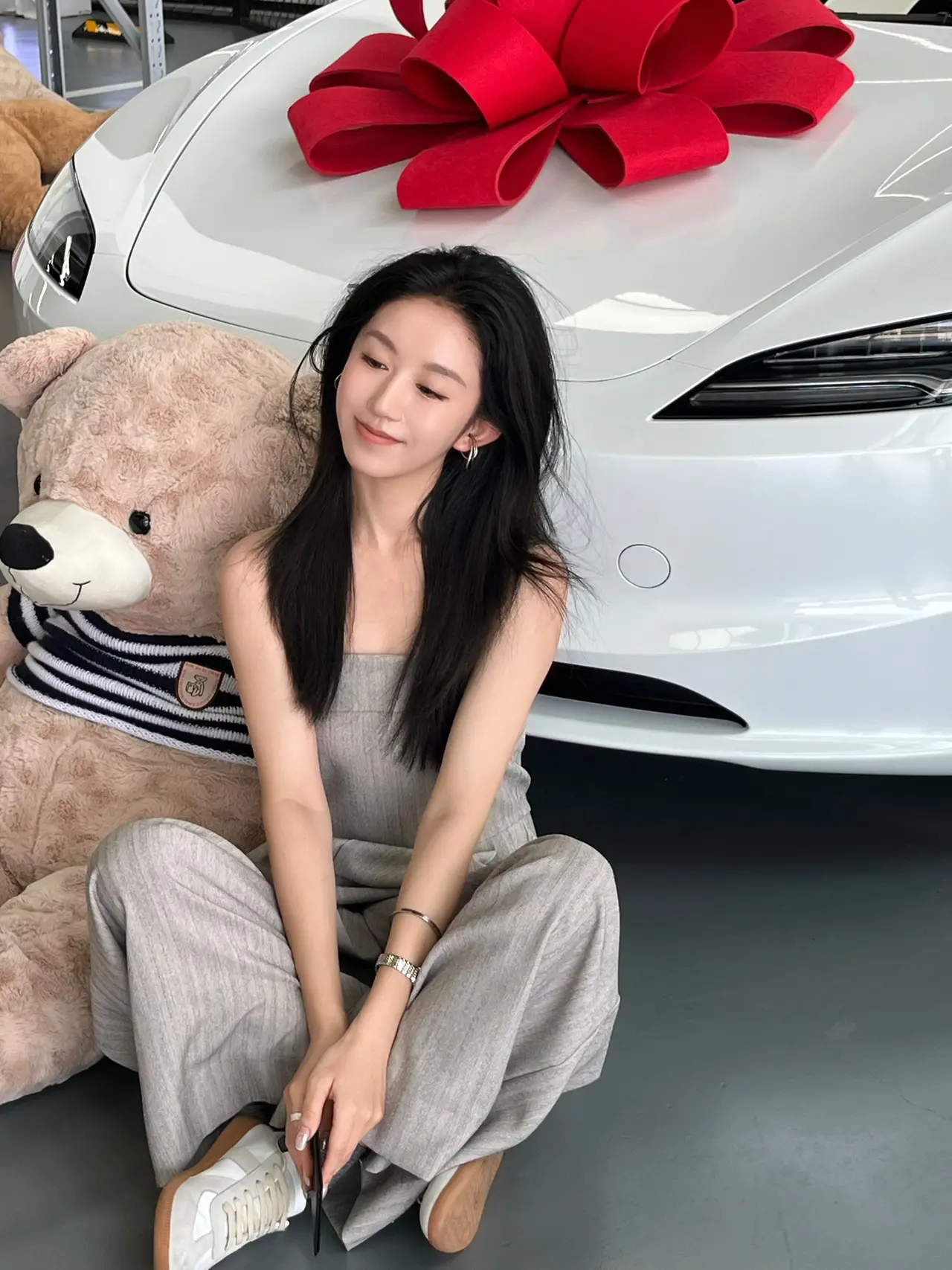 提车日记🚗 |30岁终于靠自己买了第一辆车 提车拍照用什么姿势看这个就够啦!
恭喜自己成为特斯拉车主!
不能浪费闺蜜拍的10086张照片📸
把财运散播给评论区的姐妹们,祝大家早日提车🥳
#提车日记 #提车啦 #提车拍照 #model3 #特别心动的车 #提车 #提车日记 #特斯拉提车 #换车的尽头是电车 #适合女孩子的车 @大栗旬Dianne