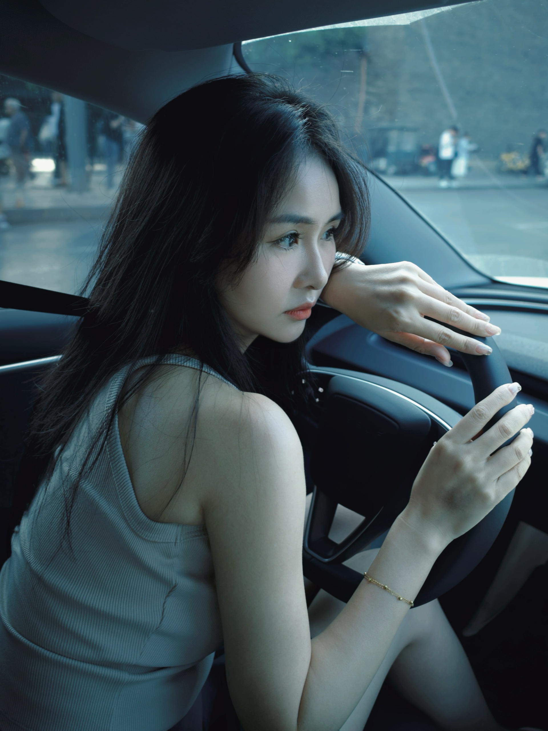 当你是特斯拉女车主，你就会得到这样的照片… #定格车内氛围感 #汽车拍摄 #model3  #特斯拉 #女车主 #氛围照 @XIZI