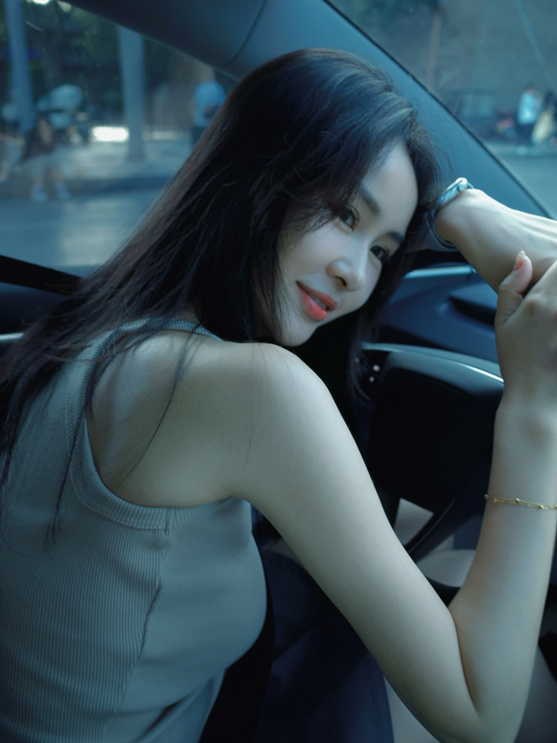 当你是特斯拉女车主，你就会得到这样的照片… #定格车内氛围感 #汽车拍摄 #model3  #特斯拉 #女车主 #氛围照 @XIZI