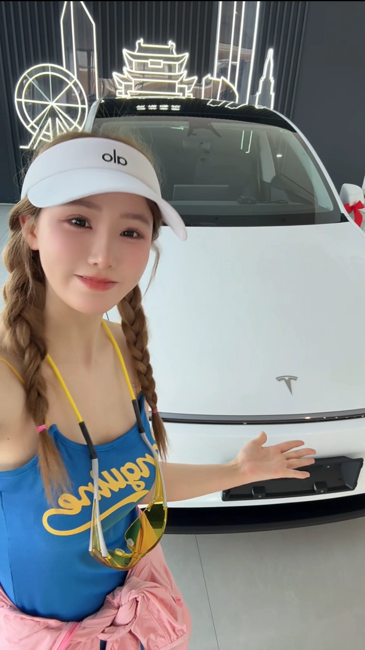 人生第“2辆”特斯拉 三次提车 ，两次给啦特斯拉。开来开去还是觉得特斯拉比较适合女生开#新能源汽车 #特别心动的车 #model3 #换车的尽头是电车 #所有的等待都是值得的 #喜提新车 #我的小车车 #满电出发充满 @A