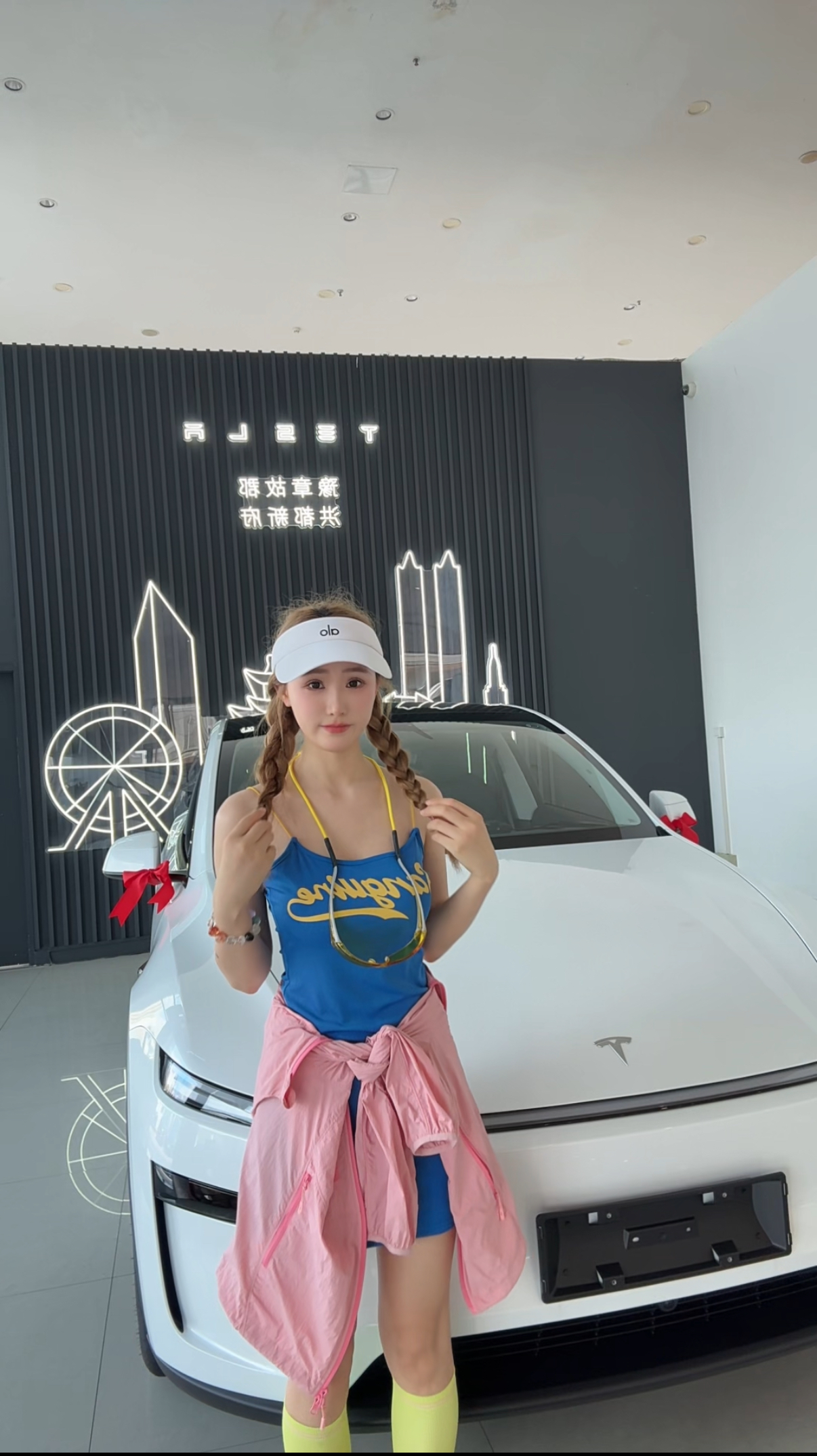 人生第“2辆”特斯拉 三次提车 ，两次给啦特斯拉。开来开去还是觉得特斯拉比较适合女生开#新能源汽车 #特别心动的车 #model3 #换车的尽头是电车 #所有的等待都是值得的 #喜提新车 #我的小车车 #满电出发充满 @A