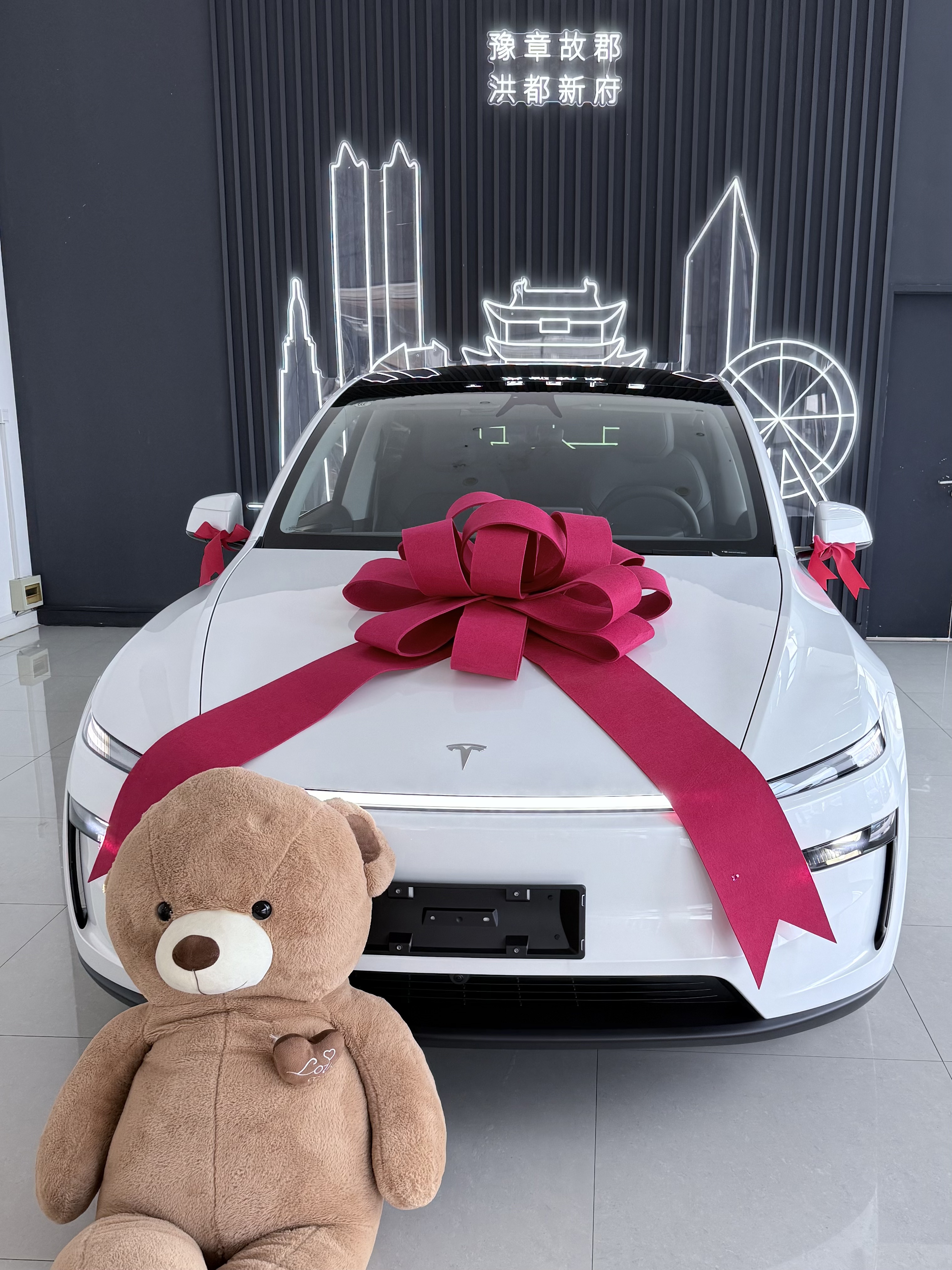 人生第“2辆”特斯拉 三次提车 ，两次给啦特斯拉。开来开去还是觉得特斯拉比较适合女生开#新能源汽车 #特别心动的车 #model3 #换车的尽头是电车 #所有的等待都是值得的 #喜提新车 #我的小车车 #满电出发充满 @A