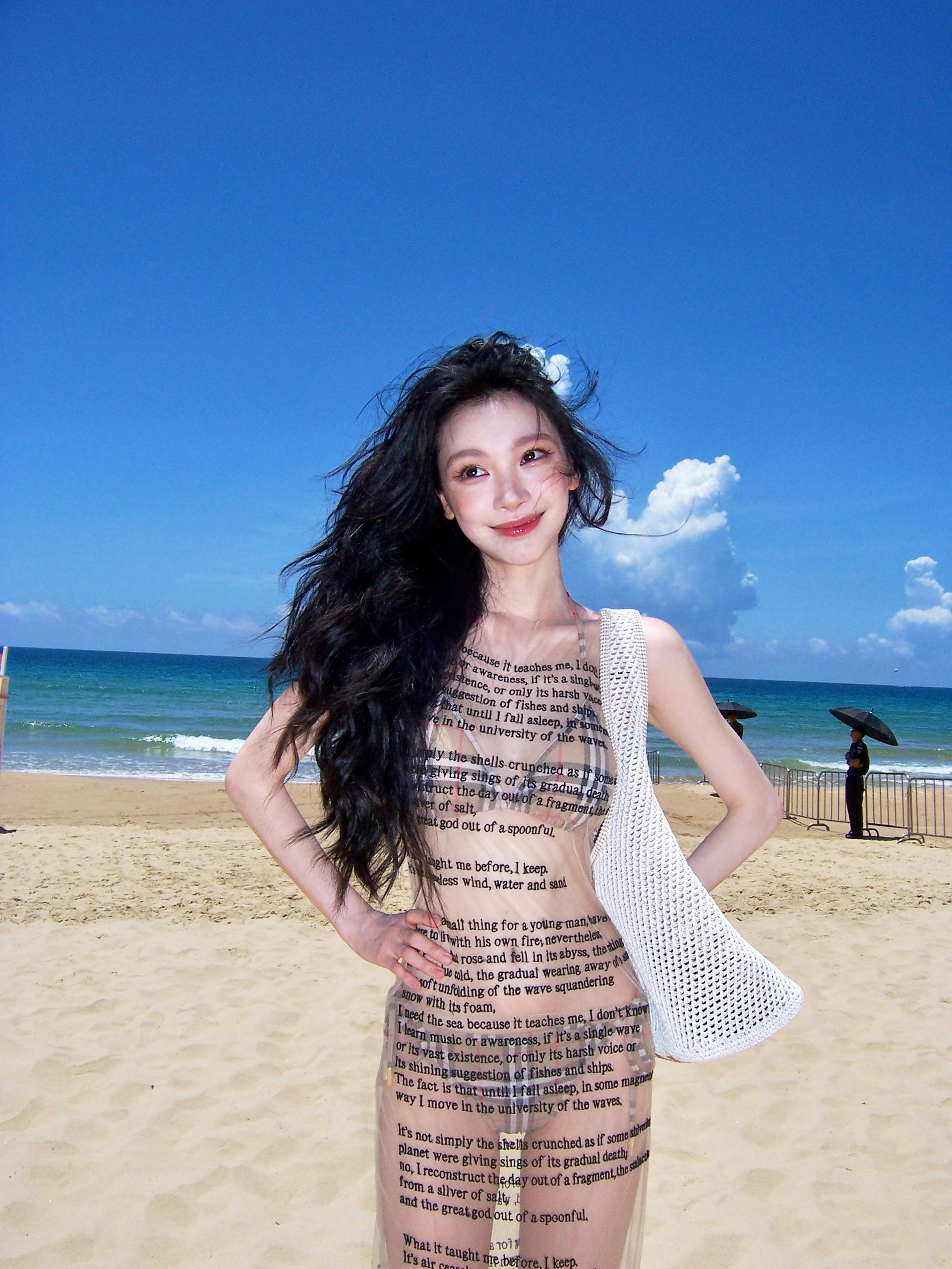 🐚 ˖⸂ ‎⟡ 👙𓂂 𓏻 🏊🏻⸝⸝⸝ ˣ 🥽 𝑻𝒉𝒆 𝒔𝒆𝒂~~~
回到快乐老家🌴
我的海岛假日✌️
	
@Rocco刘冲
#VogueVacation
#VOGUE海边假日 @易梦玲