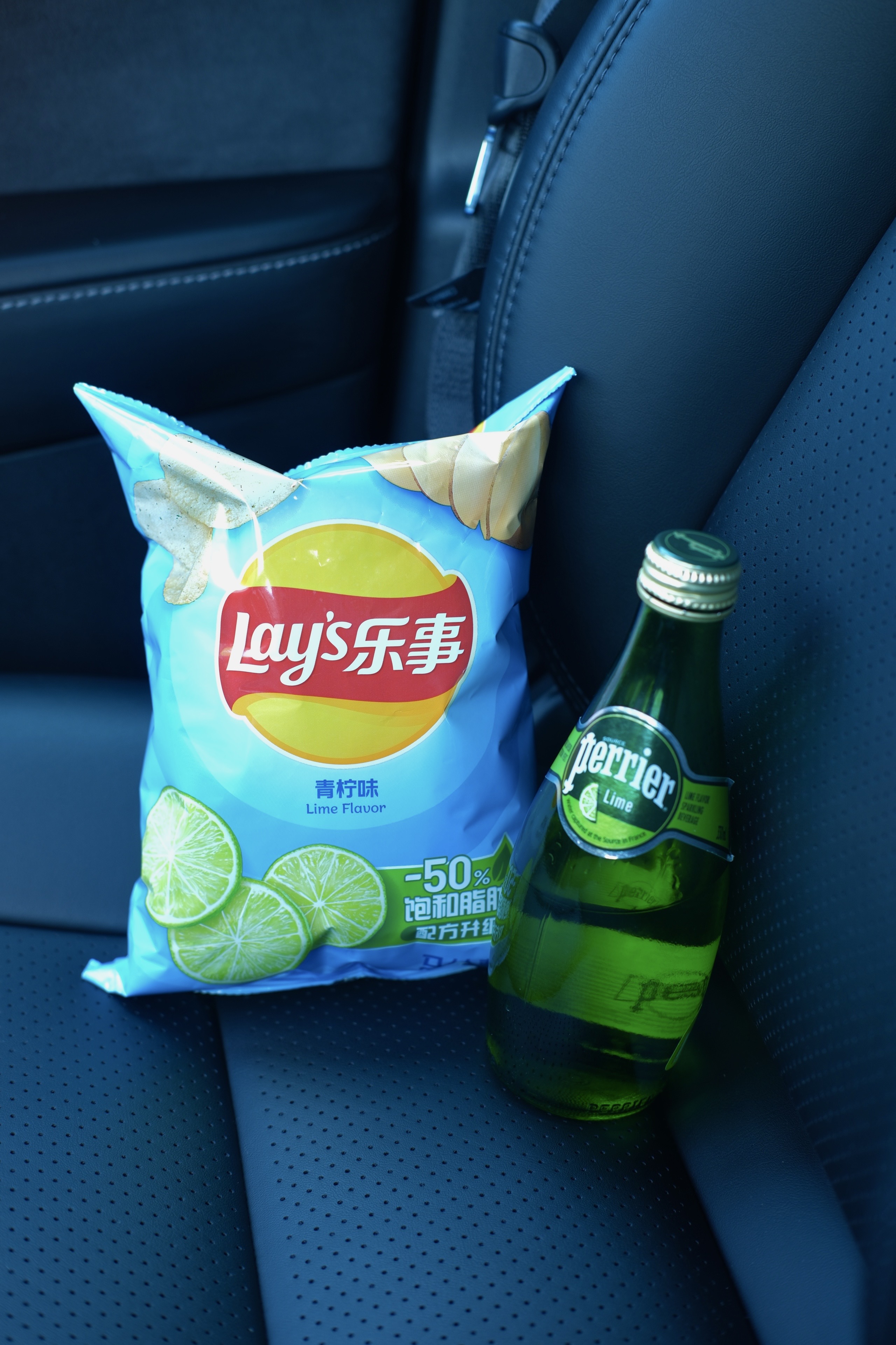 特斯拉｜365线汽车博主的：小小日常 今天周六，打工人精致地开车出门啦！
不知道是不是上了年纪，好喜欢各种各样的颜色，
蓝蓝绿绿粉粉的，
中年少女心泛滥了[萌萌哒R]
	
#特斯拉modely #汽车博主#车内拍照 #穿搭 #一人一件车载好物 #车载好物 #定格车内氛围感 #我爱我的车搭子 #女生车里有什么 @阿钟