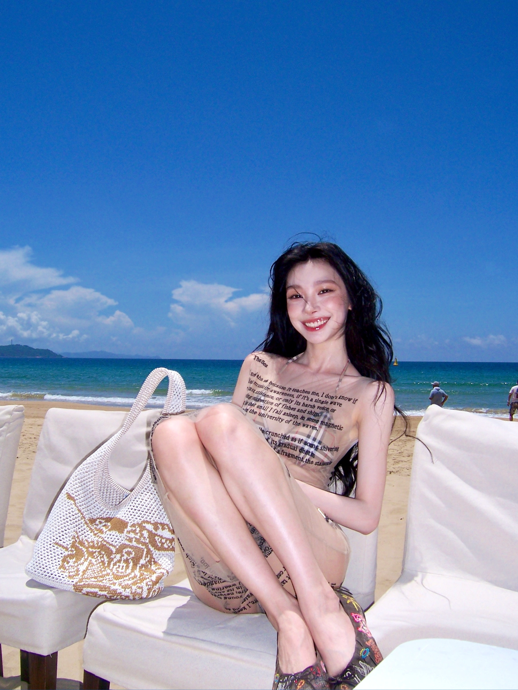 🐚 ˖⸂ ‎⟡ 👙𓂂 𓏻 🏊🏻⸝⸝⸝ ˣ 🥽 𝑻𝒉𝒆 𝒔𝒆𝒂~~~
回到快乐老家🌴
我的海岛假日✌️
	
@Rocco刘冲
#VogueVacation
#VOGUE海边假日 @易梦玲
