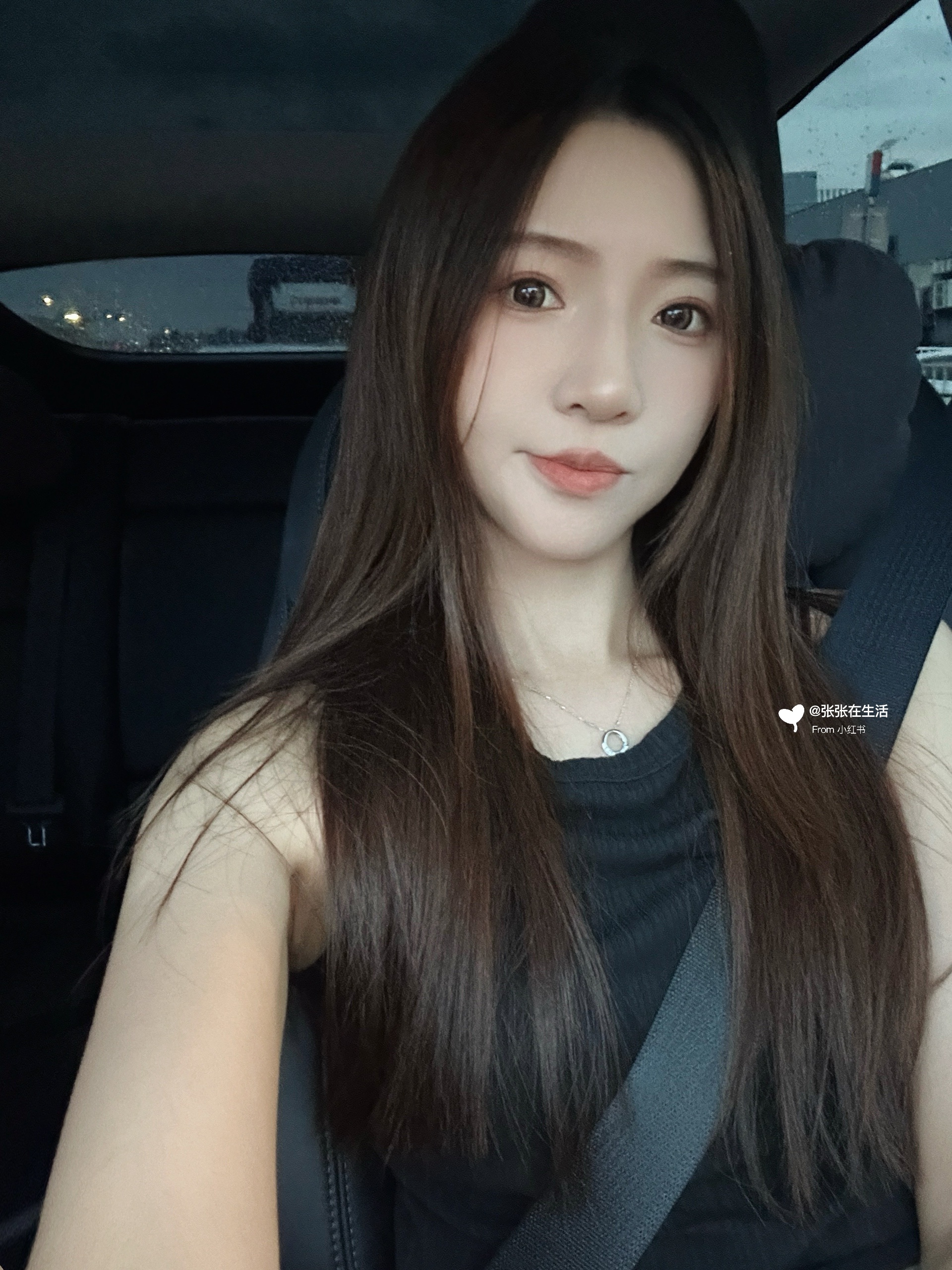 🤍TESLA｜＂松弛感＂是自己给自己的🫧 –
7月你好
	
#特斯拉
#特斯拉女车主
#车内拍照
#生活也要松弛感
#plog #日常文案
#氛围感 #分享每一天
#carryall #自拍 @张张在生活