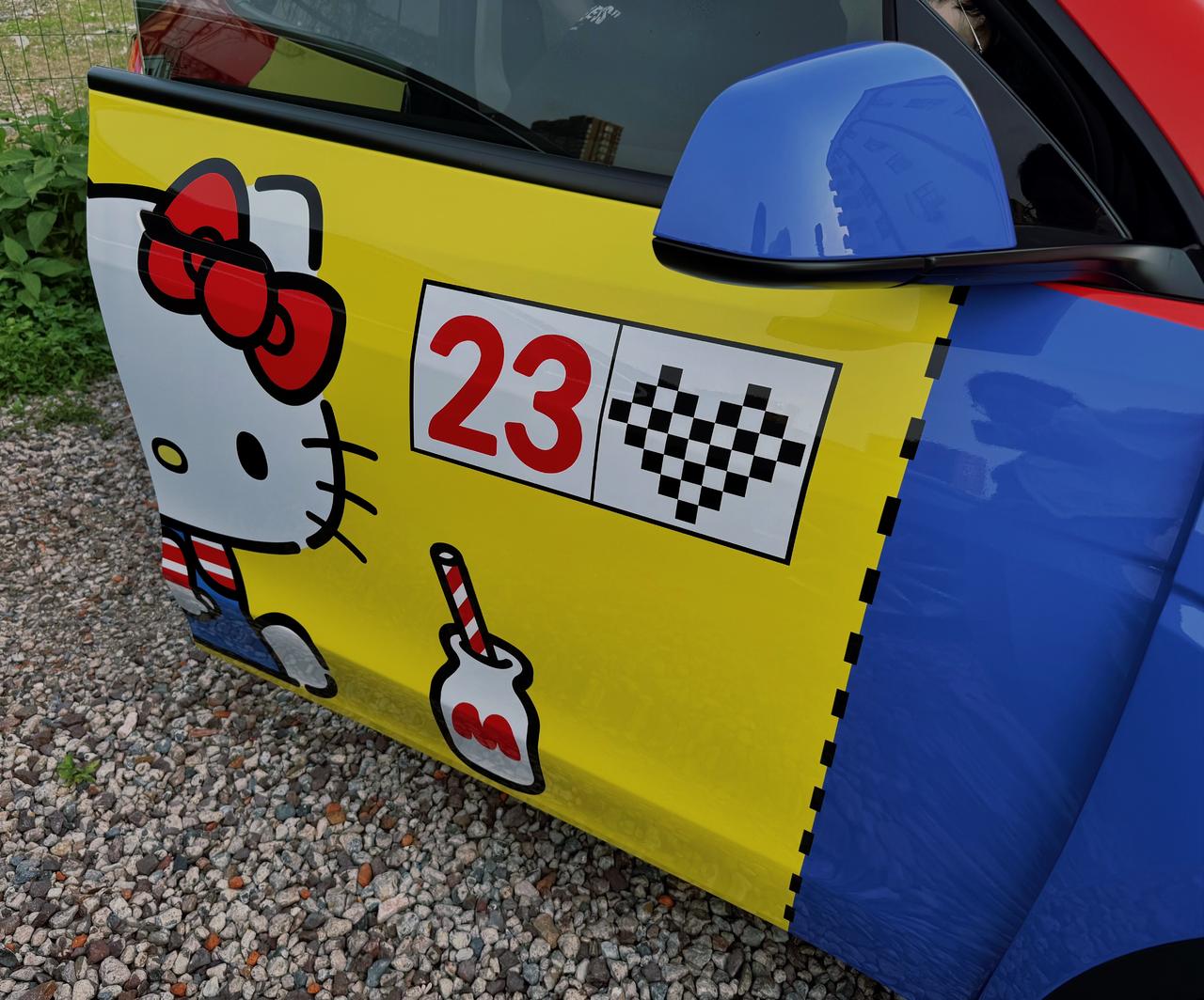 Model Y改色|我的Hello Kitty痛车 也是开上了kt车车了🎉#适合女孩子的车#hellokitty #车贴 #汽车彩绘 #汽车改色贴膜 #modely改色 #我的车真好看 #行走的多巴胺显眼车 #挑战全网的汽车猫 #kitty @可乐小皇帝🐶