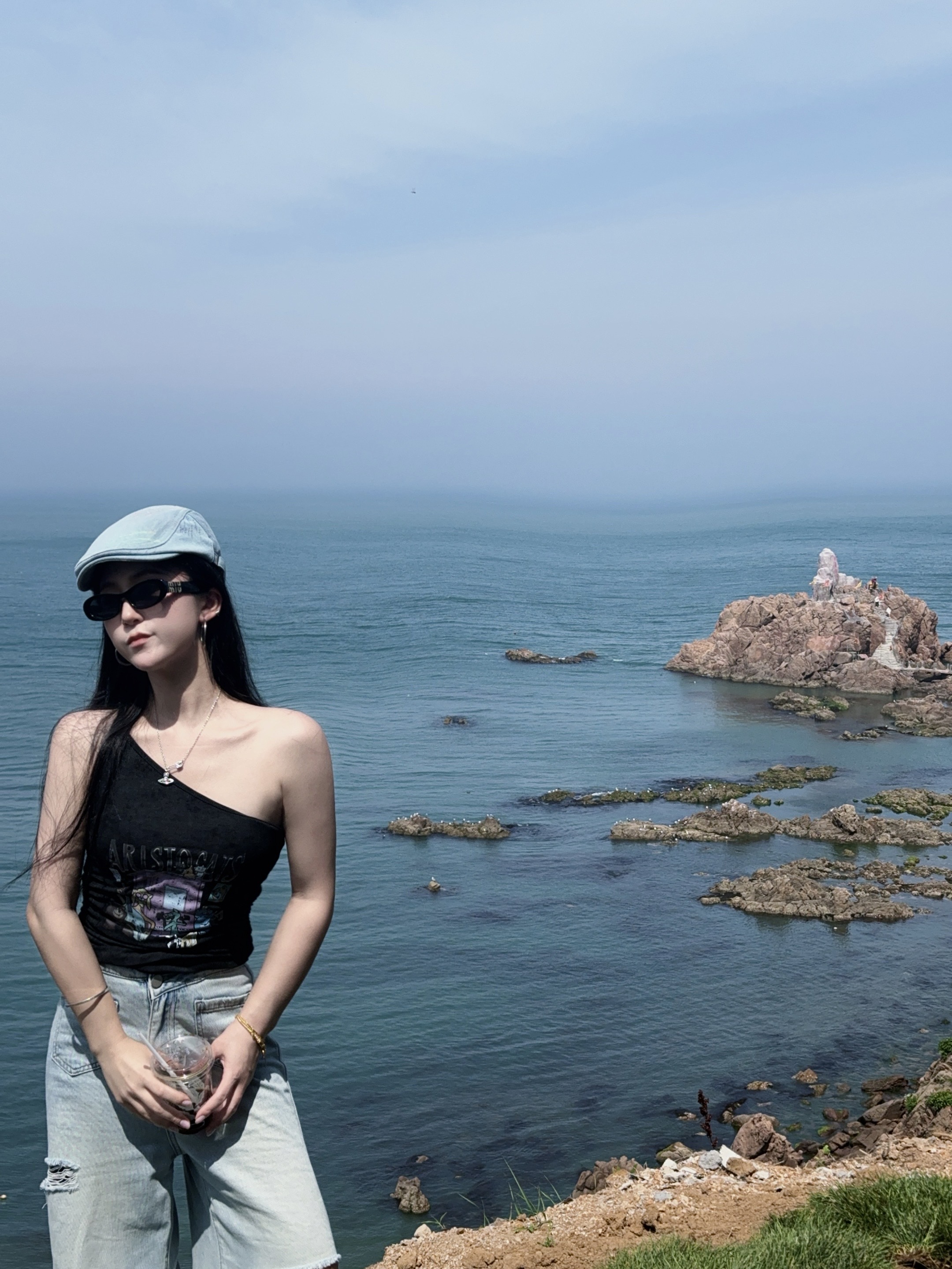 特斯拉女车主｜生活是自己的  每天都是自由 威海站📍WEI HAI• BLUEWAYS.
	
因为抖音的一个视频———搁浅的布鲁维斯号
拉上我的旅游搭子说走就走
日升月落 总有黎明⛴
#记录吧就现在 #生活在别处自由在路上 #或许自由更甚一筹 #出发永远比向往更有意义 #多看大自然少与人纠缠 #浪漫生活的记录者 #好好生活满电出发 #威海 #这世界的一切都在吸引我 #少与人纠缠多看大自然 @何子