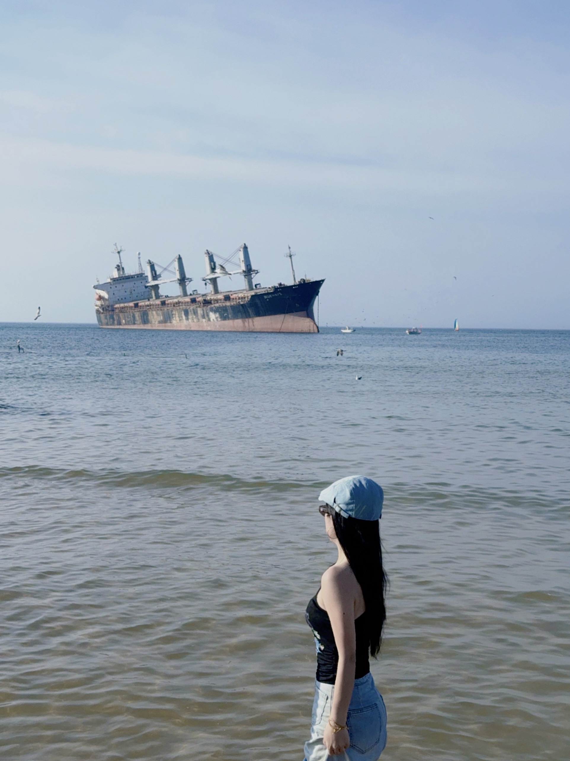 特斯拉女车主｜生活是自己的  每天都是自由 威海站📍WEI HAI• BLUEWAYS.
	
因为抖音的一个视频———搁浅的布鲁维斯号
拉上我的旅游搭子说走就走
日升月落 总有黎明⛴
#记录吧就现在 #生活在别处自由在路上 #或许自由更甚一筹 #出发永远比向往更有意义 #多看大自然少与人纠缠 #浪漫生活的记录者 #好好生活满电出发 #威海 #这世界的一切都在吸引我 #少与人纠缠多看大自然 @何子