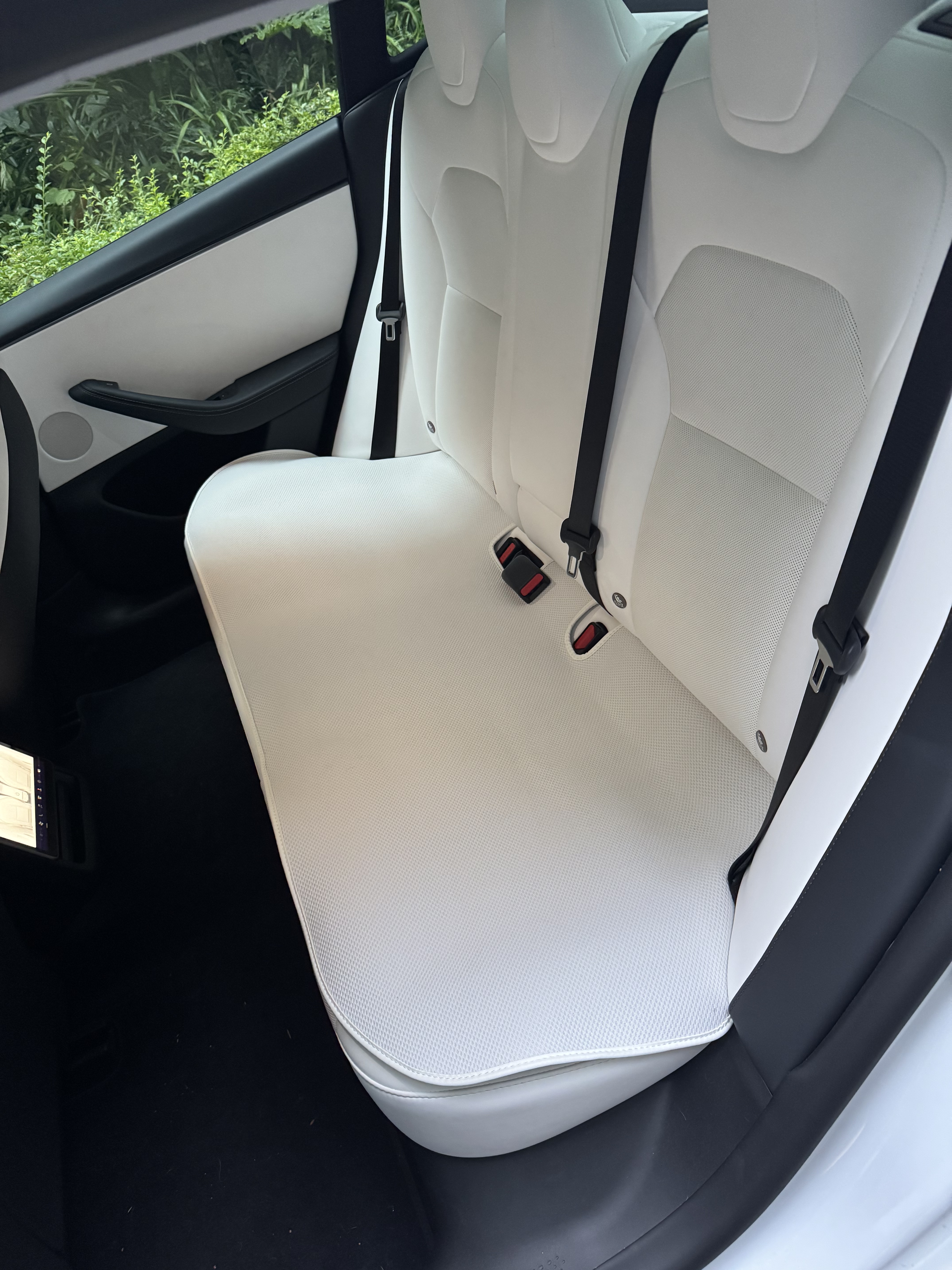 特斯拉白内还是太好拍了 白内就是自带的反光板啊谁懂
不过就是碰到容易染色的东西有点脆弱
#车内拍照 #白内白外 #车内拍照姿势 #特斯拉焕新3 @莎小拉儿