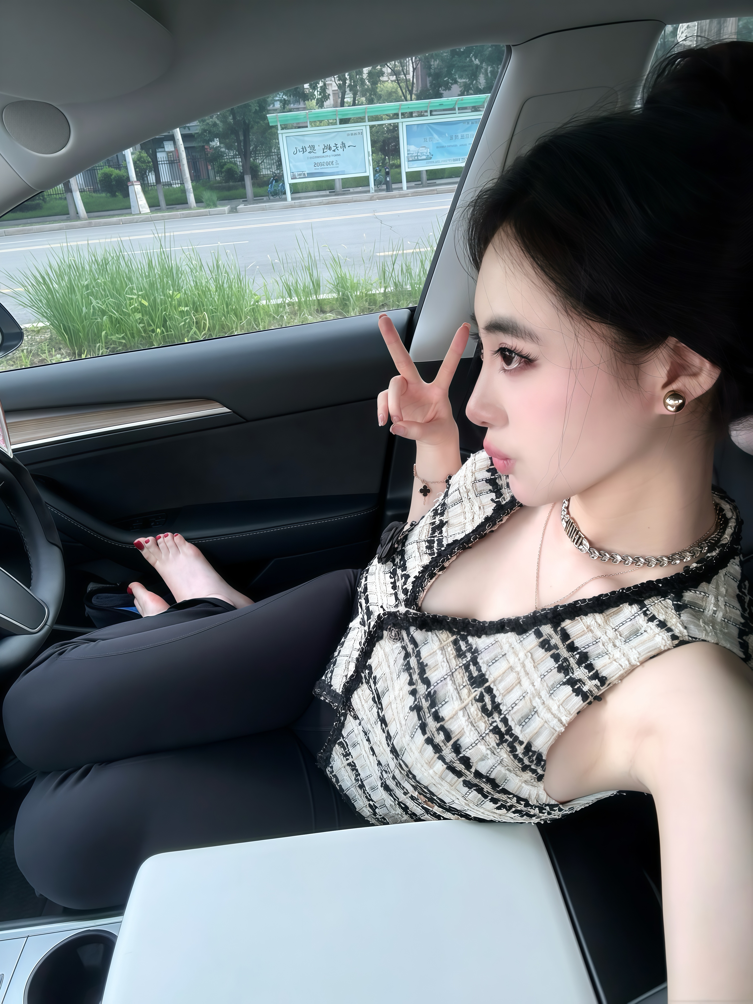是你的特斯拉女孩！！！ 怎么会有小特这么好开又这么好拍的鼠标！
大拍特拍的每一天！
	
#model3 #tesla #我爱我的车搭子 @魔人啾啾